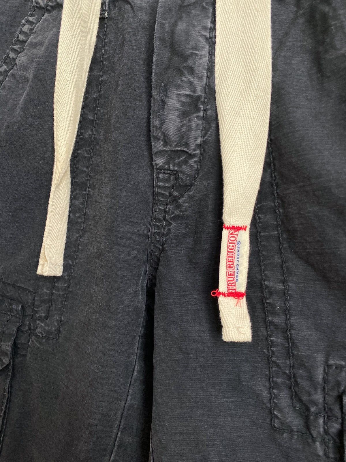 True Religion True Religion ISAAC Cargo Tonal Shorts Size 29 Size US 29 - 5 Thumbnail