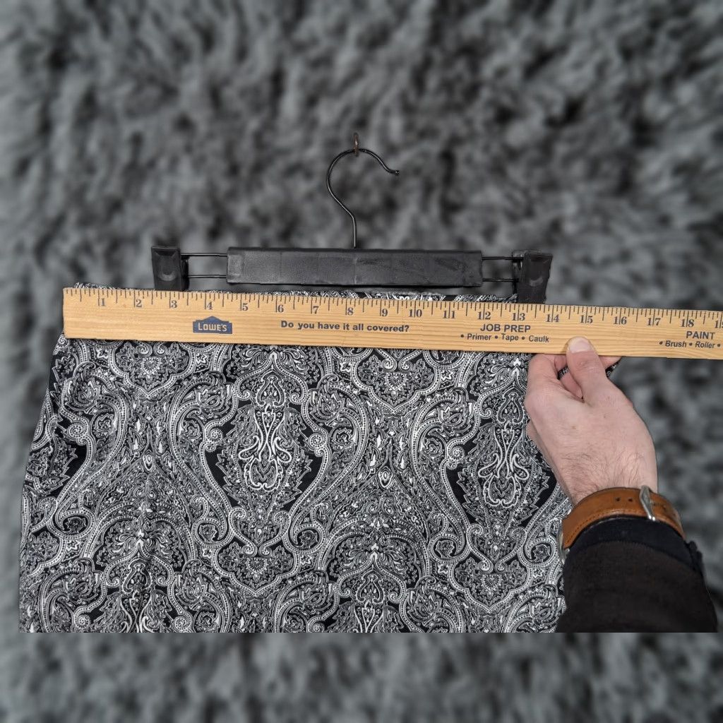 Talbots Talbots Petites Skirt 10P Womens Knee Length Black Paisley Stretch Office Workwear Vintage: No Size 32" / US 10 / IT 46 - 1 Thumbnail