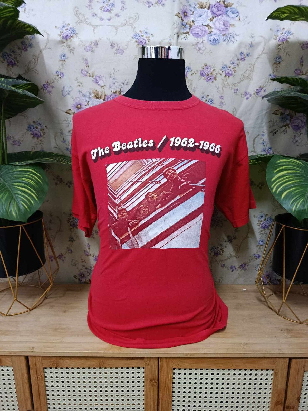 Band Tees Rare Red Band The Beatles line up tee Size US L / EU 52-54 / 3 - 1 Thumbnail