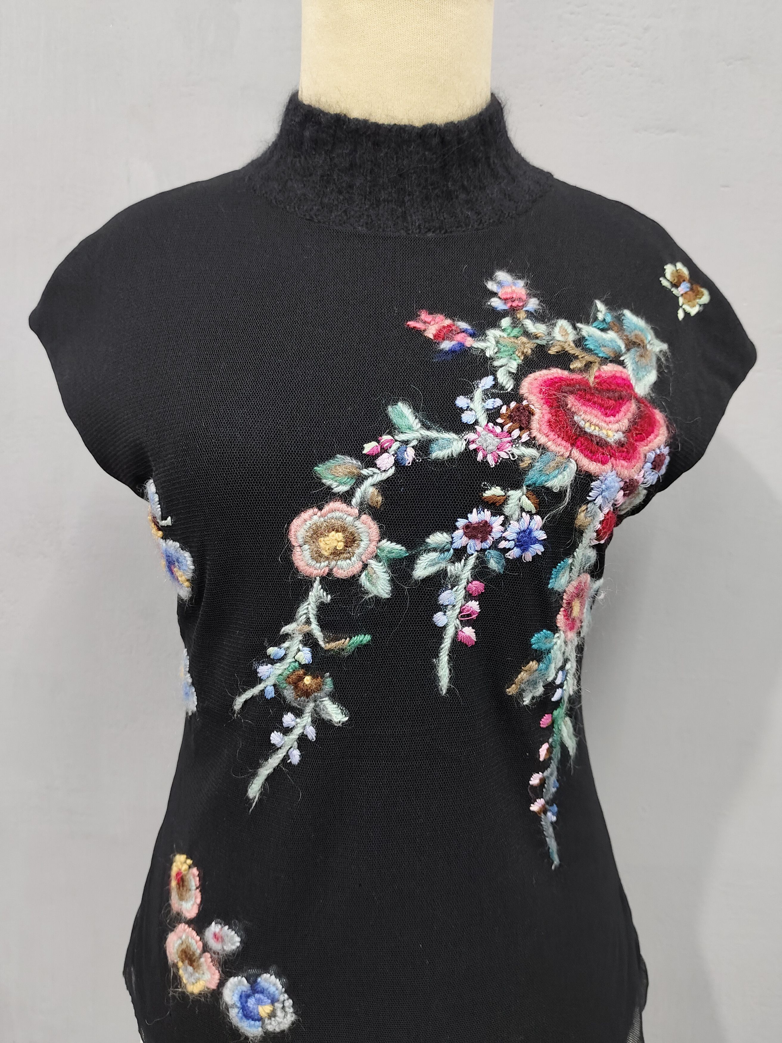 Vivienne Tam 2000s Vivienne Tam💥 Knitted Mesh Layer Embroidered Top Size S / US 4 / IT 40 - 2 Thumbnail