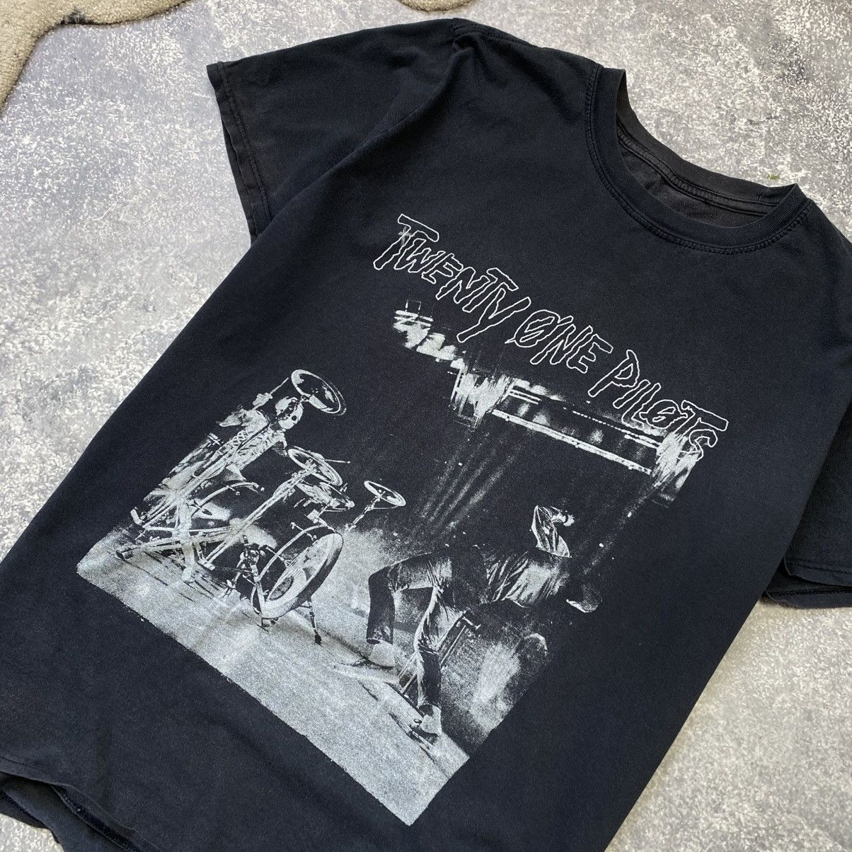 Band Tees × Vintage Vintage Twenty One Pilots Big Graphic logo band tee Size US M / EU 48-50 / 2 - 2 Thumbnail
