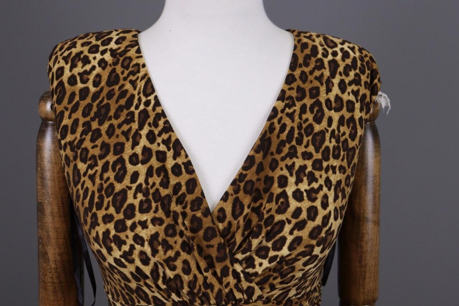 Lauren Ralph Lauren Lauren Ralph Lauren Animals V-Neck Bodycon Dress Size 4 Size S / US 4 / IT 40 - 5 Thumbnail