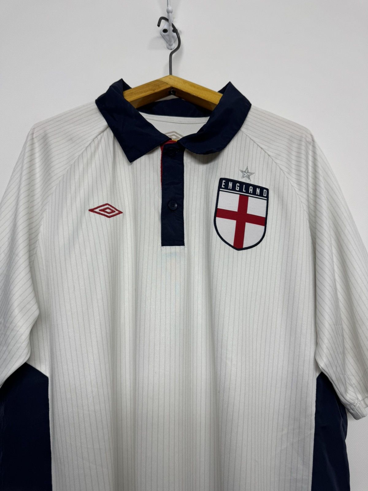 Umbro Umbro England Soccer Jersey Reproduction Football Shirt Size US L / EU 52-54 / 3 - 1 Thumbnail