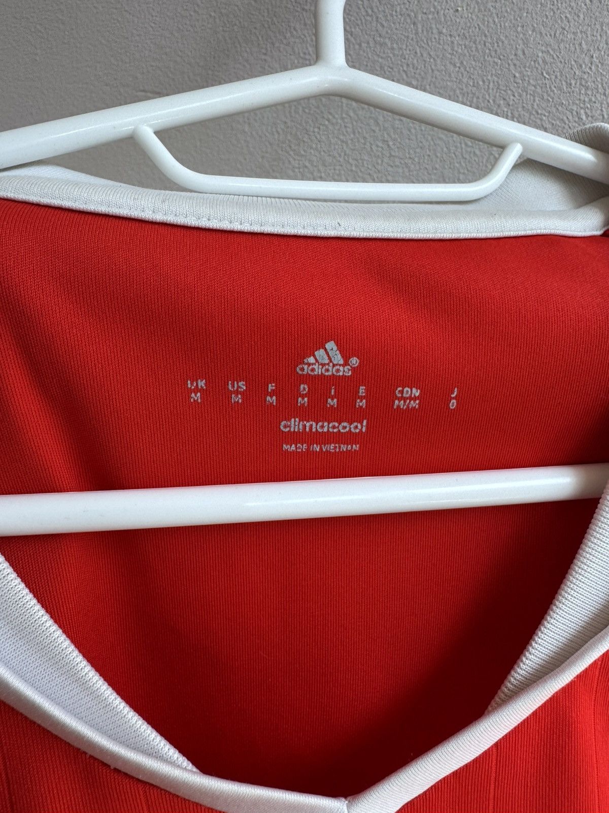 Adidas WALES 2016 2017 HOME FOOTBALL SHIRT SOCCER JERSEY ADIDAS M Size US M / EU 48-50 / 2 - 6 Thumbnail