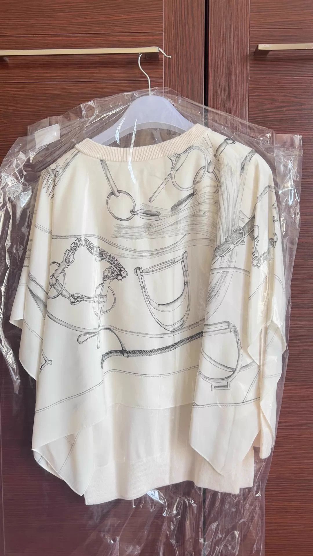 Hermes Hermes Women's Silk Shawl Over Knit Top 34 Size XS / US 0-2 / IT 36-38 - 3 Thumbnail