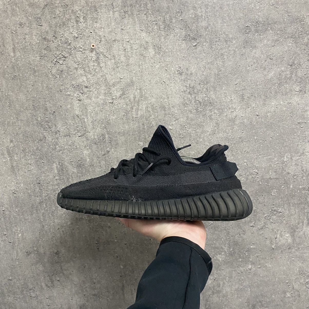 Adidas × Kanye West Adidas Yeezy Boost 350 V2 Onyx Size US 10 / EU 43 - 4 Thumbnail