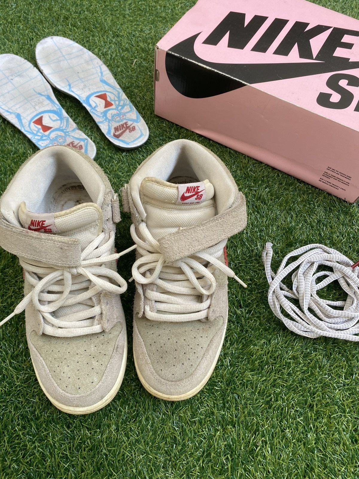 Nike Dunk SB mid White Widow Size US 9.5 / EU 42-43 - 5 Thumbnail