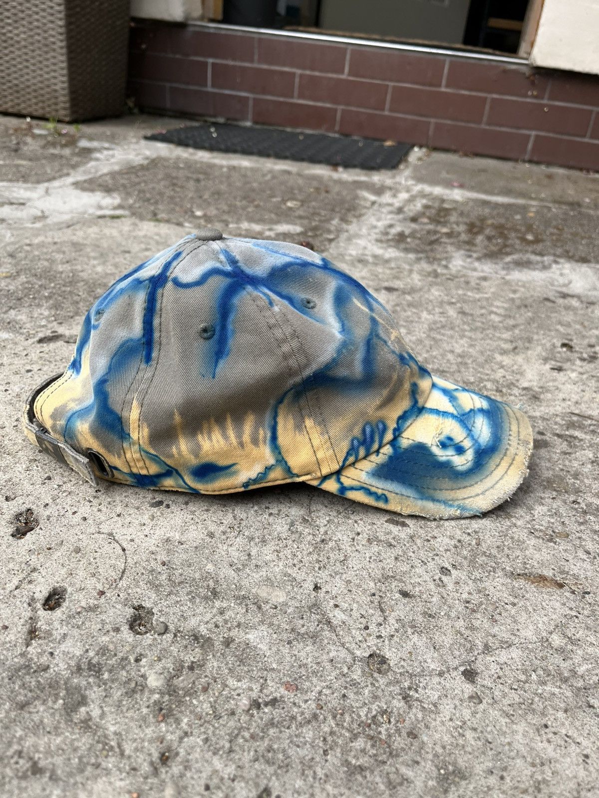 Japanese Brand Custom 1/1 Dad Cap Gull Color Bleach and airbrush Size ONE SIZE - 2 Thumbnail