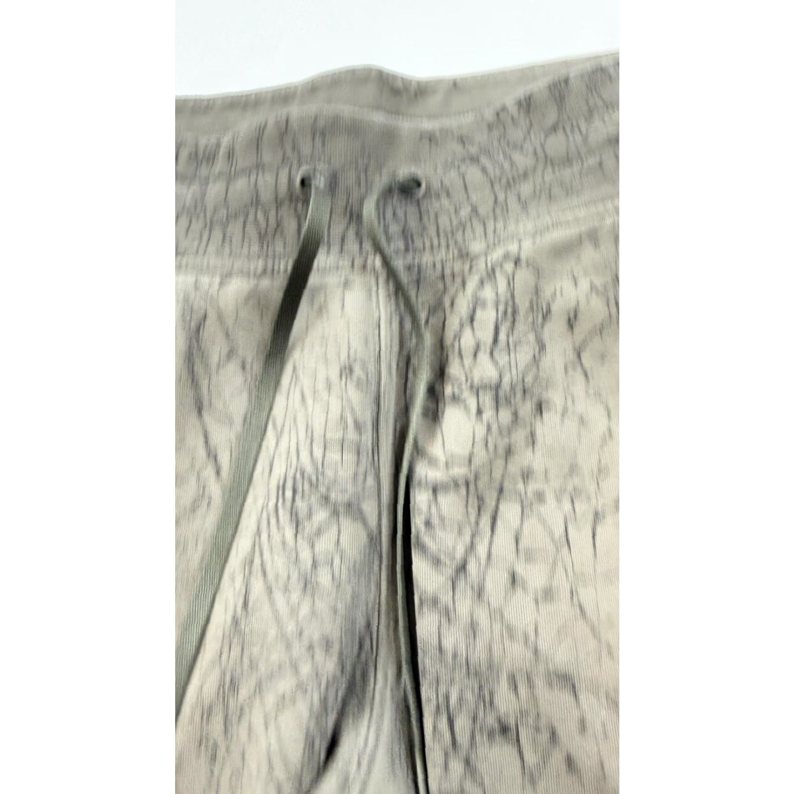 Lululemon VINTAGE Lululemon Sweatpants Womens 8 Gray Crackle Print Jogger French Terry Yoga Gym Size 30" / US 8 / IT 44 - 6 Thumbnail