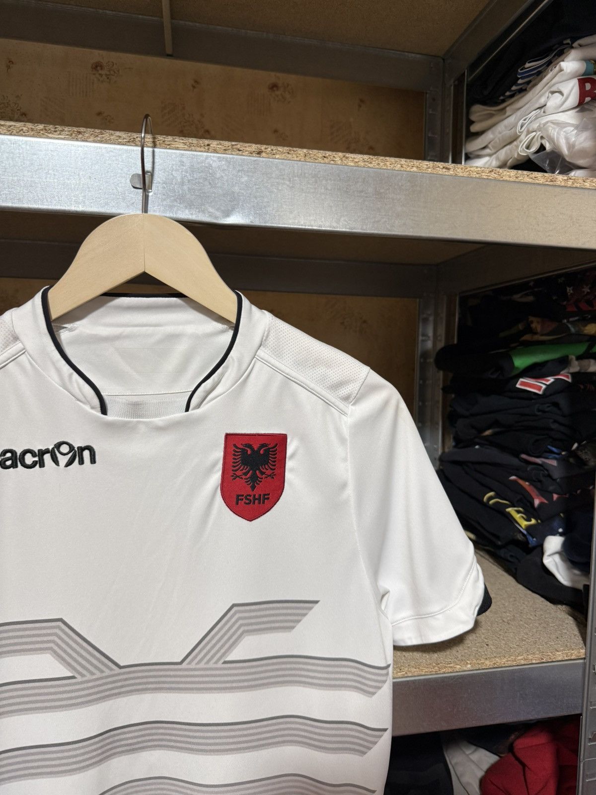 Macron × Vintage Vintage Macron Albania 2016 2017 Football Soccer Jersey Size US S / EU 44-46 / 1 - 4 Thumbnail