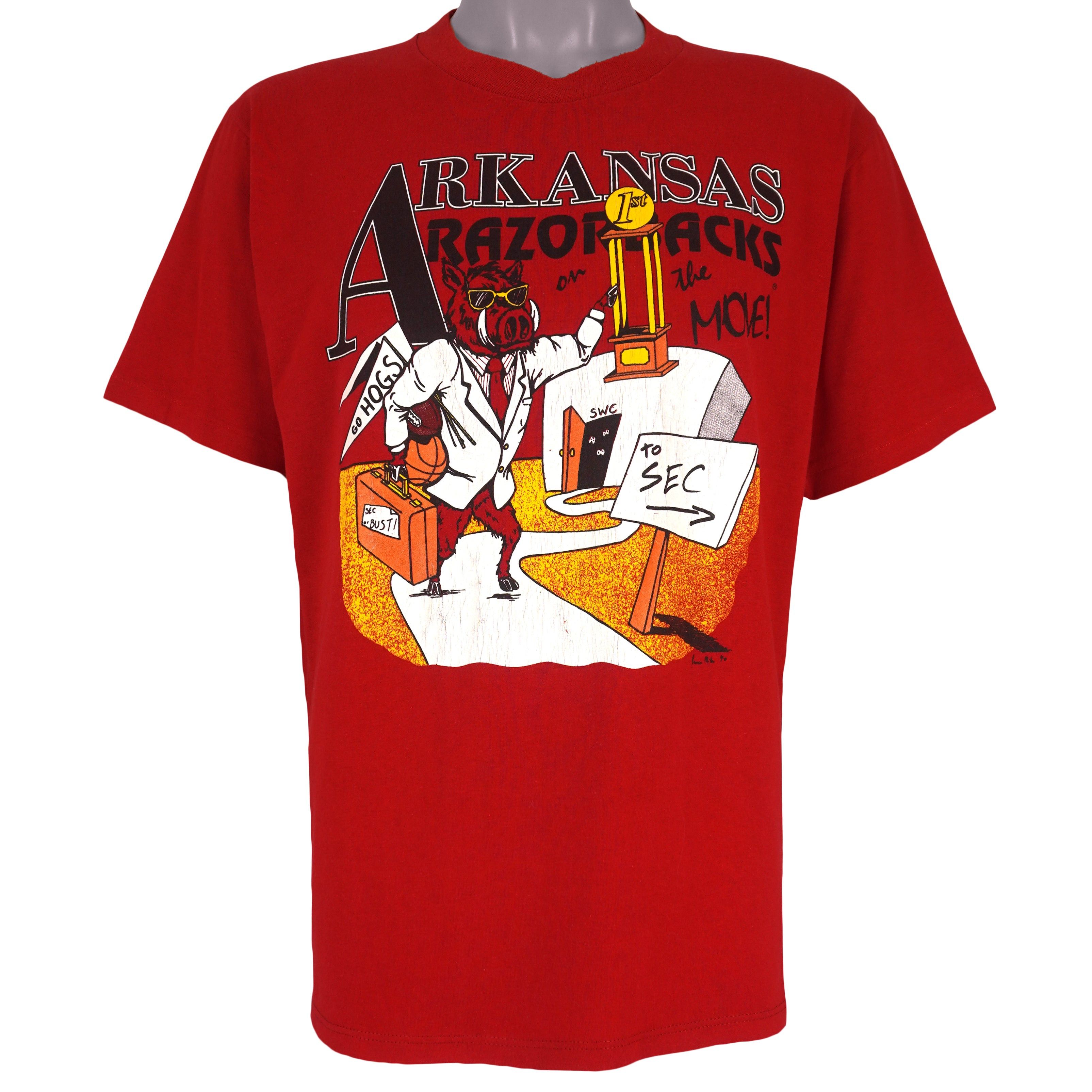 Jerzees NCAA - Arkansas Razorbacks On The Move! T-Shirt 1990 Size US L / EU 52-54 / 3 - 1 Thumbnail