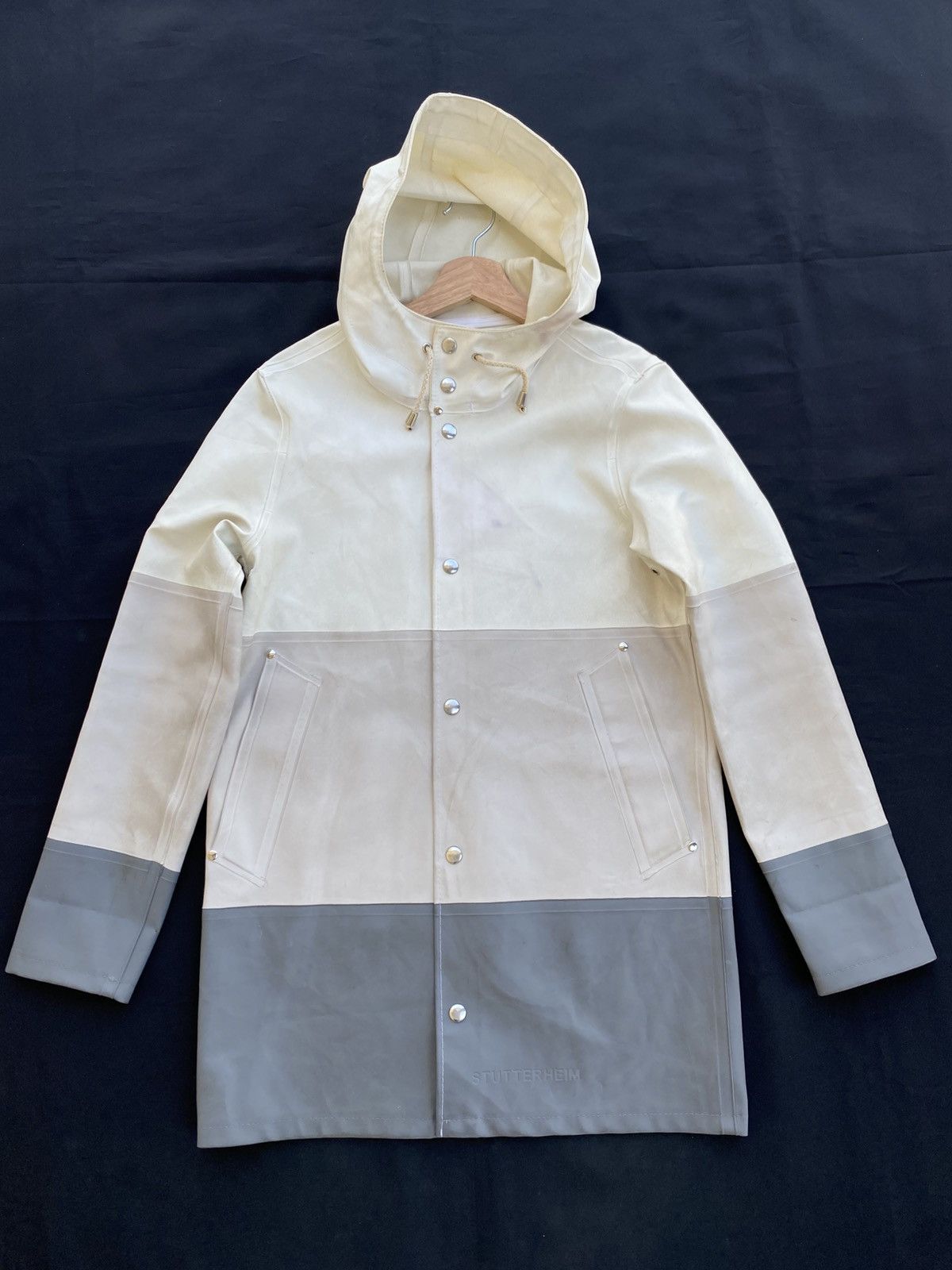 Stutterheim Rare Stutterheim Stockholm raincoat three-shade color scheme Size US M / EU 48-50 / 2 - 4 Thumbnail