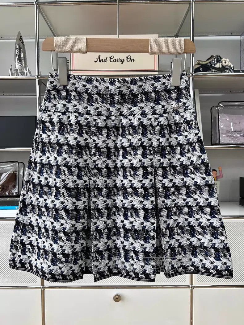 Chanel Chanel 16 Airport Series Thousand Birds Knitted Half Skirt Size 24" / US 00 / IT 34 - 1 Thumbnail