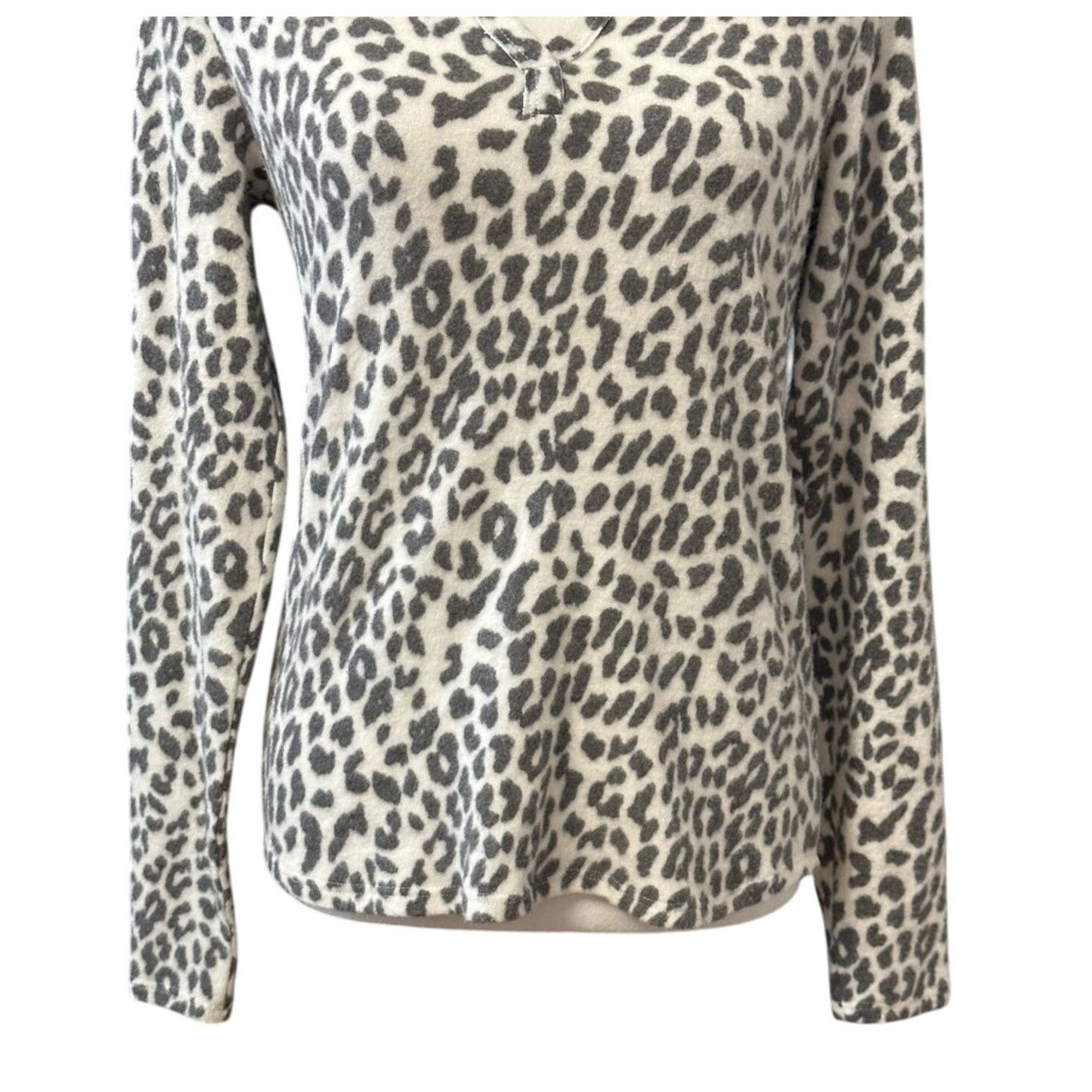 Other Socialite Fuzzy Sweater White Leopard Print Long Sleeve SNew Size S / US 4 / IT 40 - 3 Thumbnail