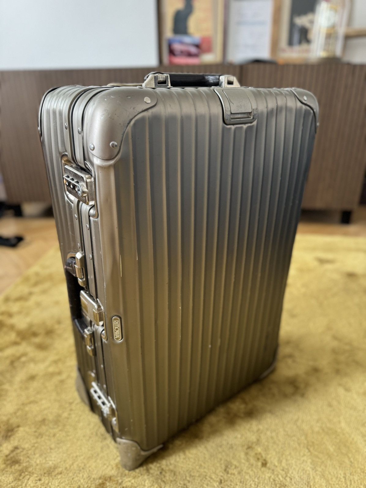 Suitcase Rimowa Topas Titanium Beauty Case Original Check-in M