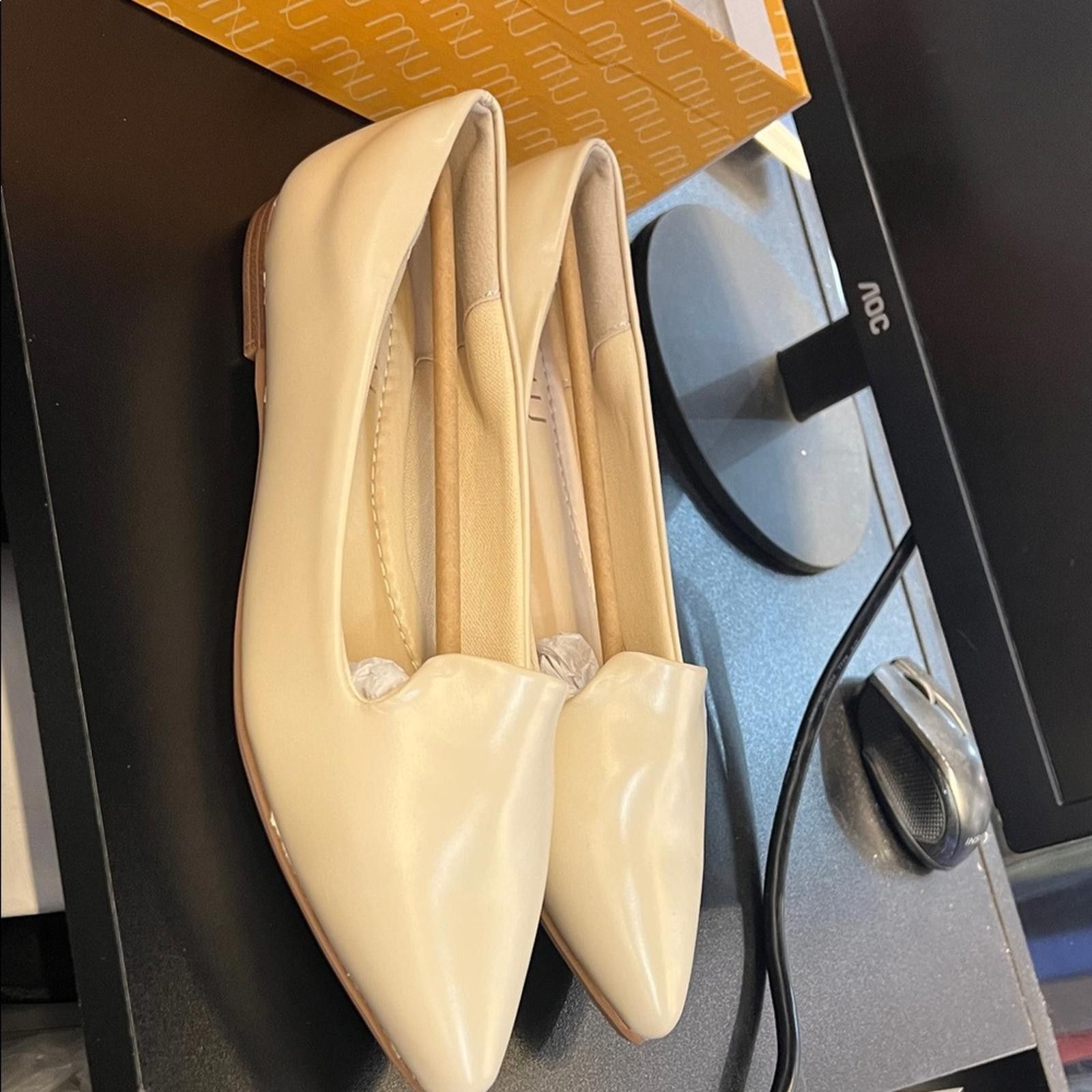 Other Elegant Cream Flats by Miu Miu Size US 9 / IT 39 - 2 Thumbnail