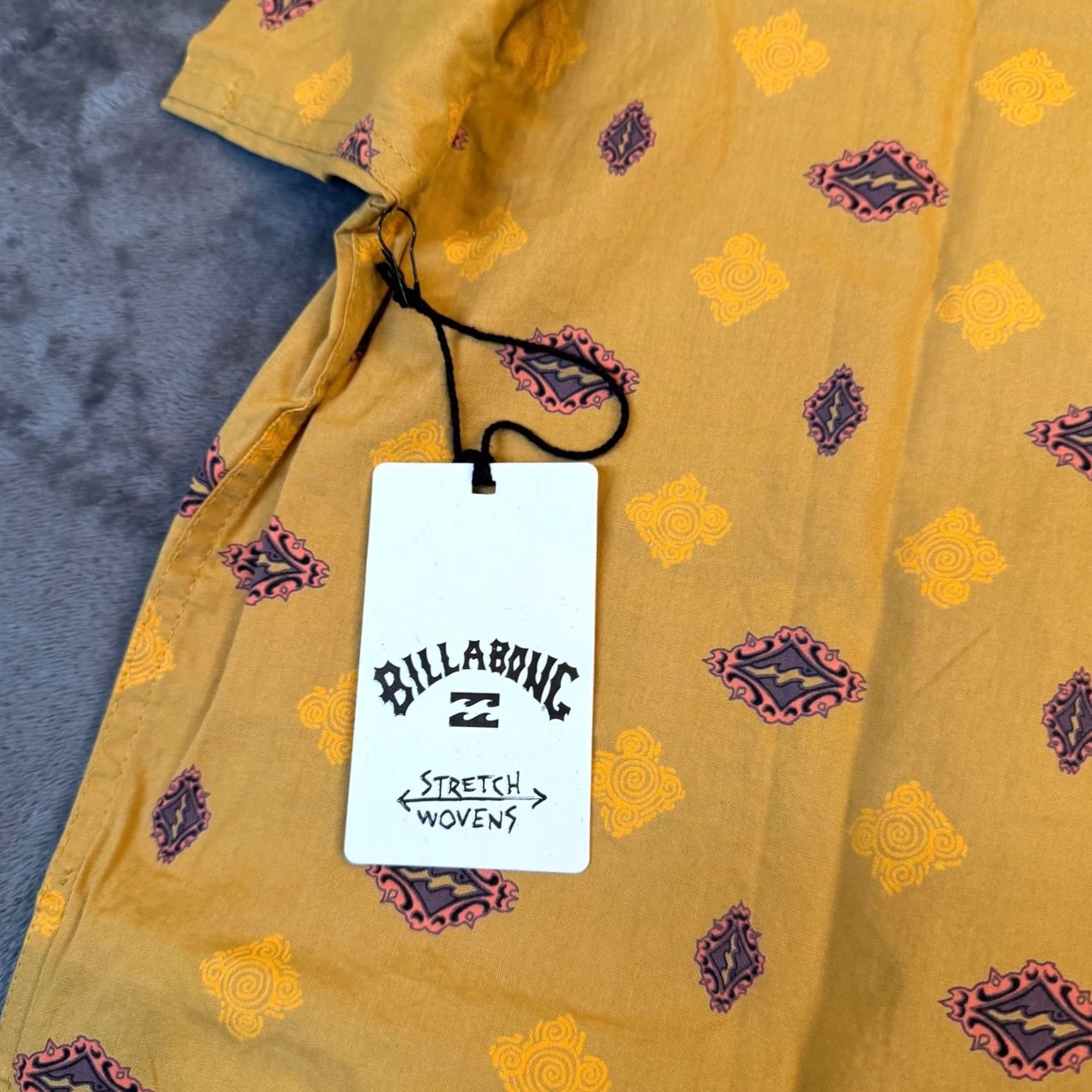 Billabong Billabong Shirt Mens Small Tan Geometric Print Short Sleeve Button-Up Pocket Stretch Wovens Casual Bohemian Summer Travel NWT Size US S / EU 44-46 / 1 - 4 Thumbnail