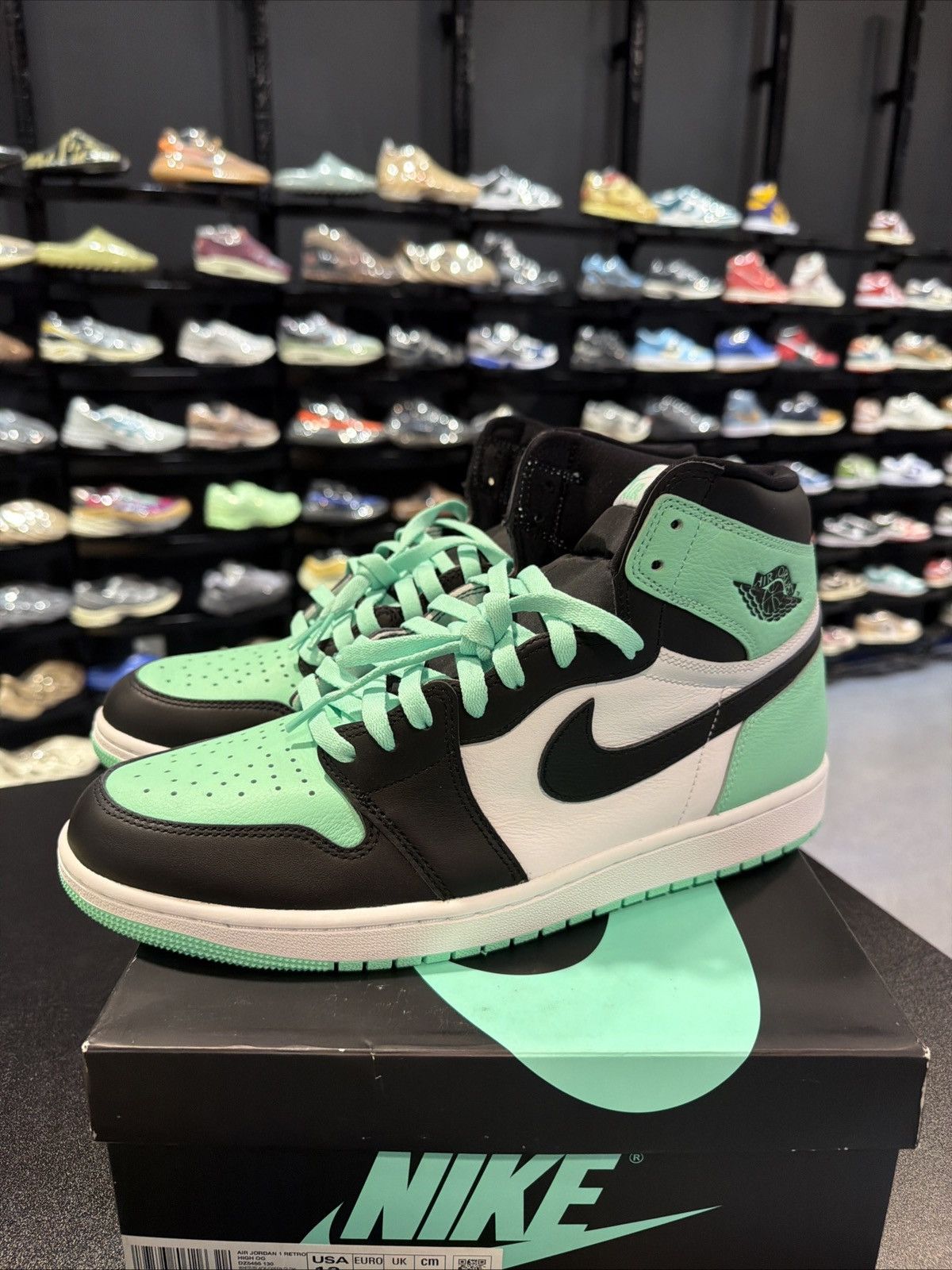 Jordan Brand Jordan 1 high size 13 green glow brand new quick shipp Size US 13 / EU 46 - 11 Thumbnail