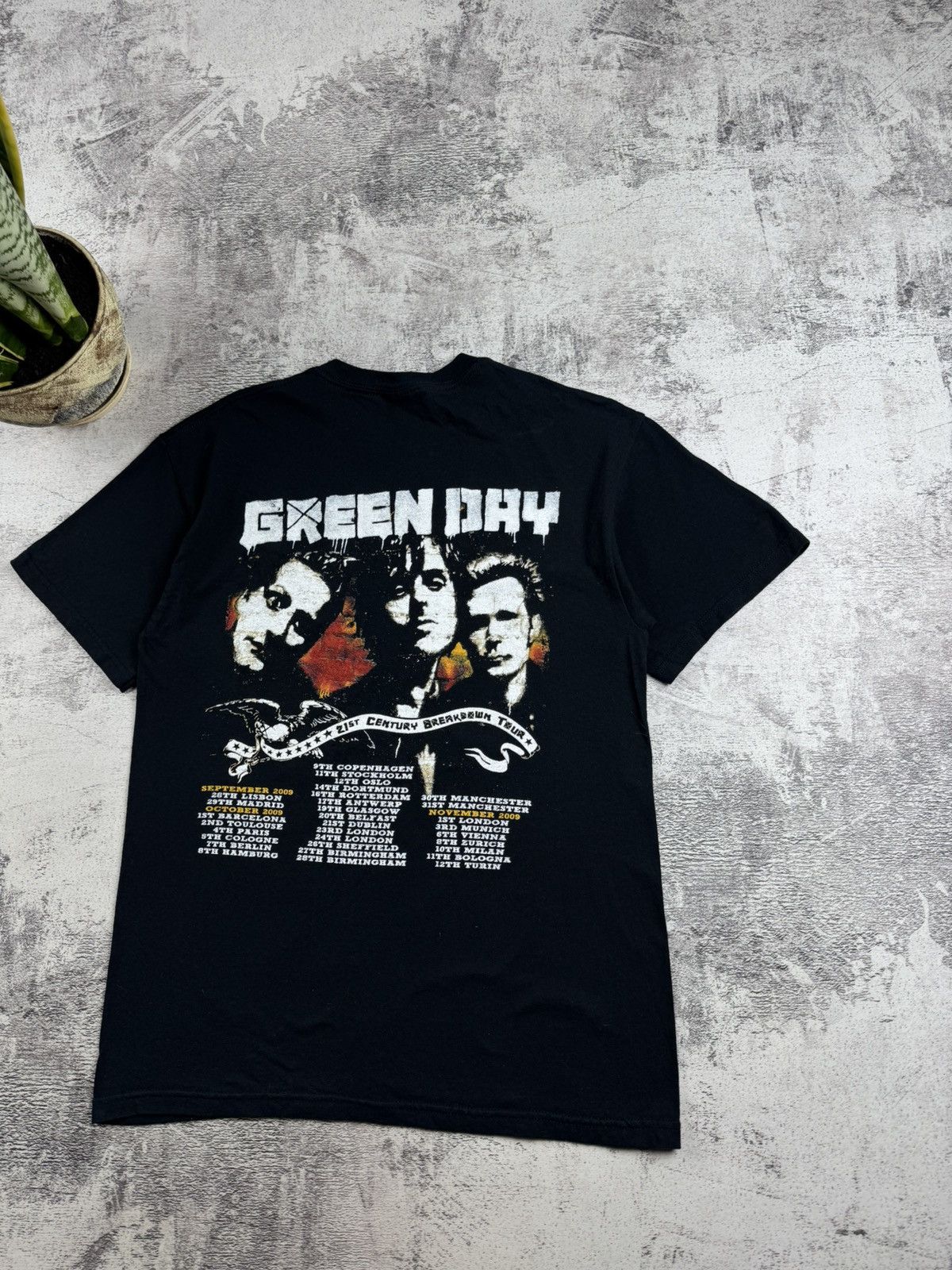 Band Tees Green Day 2009 Men’s Metal Rock Tour Rap Faded Merch Devil Band T Shirt Jersey Size US M / EU 48-50 / 2 - 10 Thumbnail