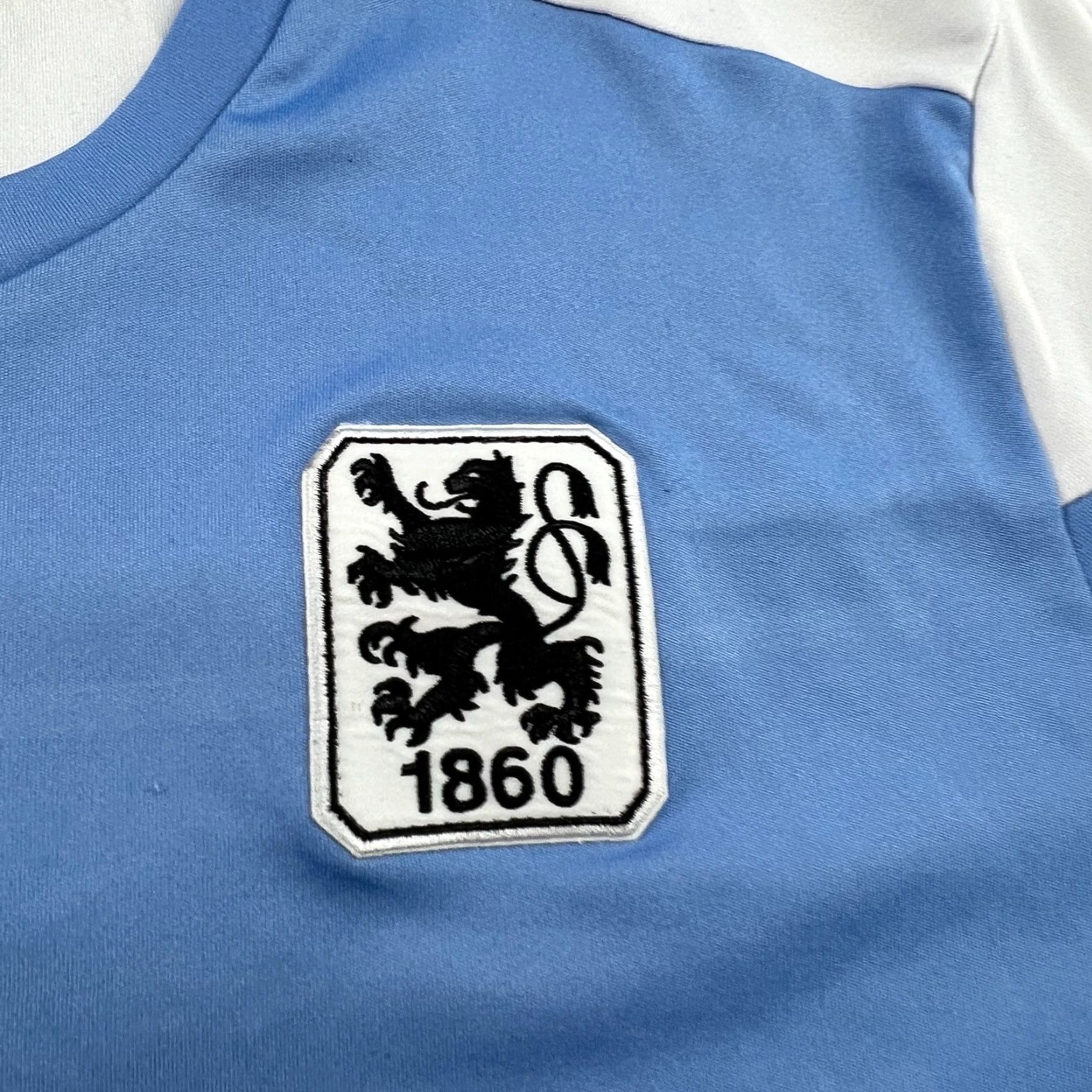 Macron TSV 1860 München Training Mens Football Jersey XL Macron Soccer Shirt Short Sleeve Blue Polyester Moisture Wicking Quick Dry Athletic Sport Jersey Men Size US XL / EU 56 / 4 - 5 Thumbnail