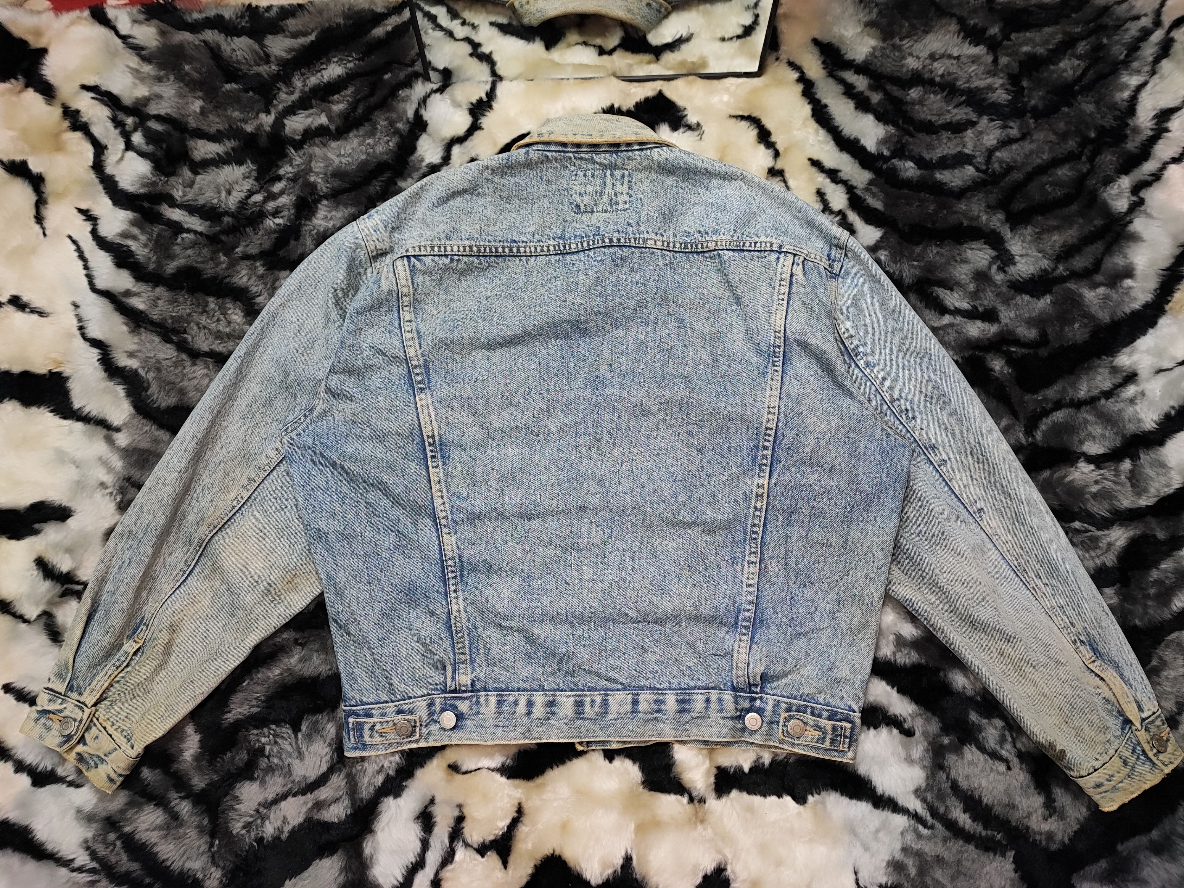 Wrangler Vintage Wrangler 90s Distressed Acid Wash Denim Jacket Size US L / EU 52-54 / 3 - 3 Thumbnail
