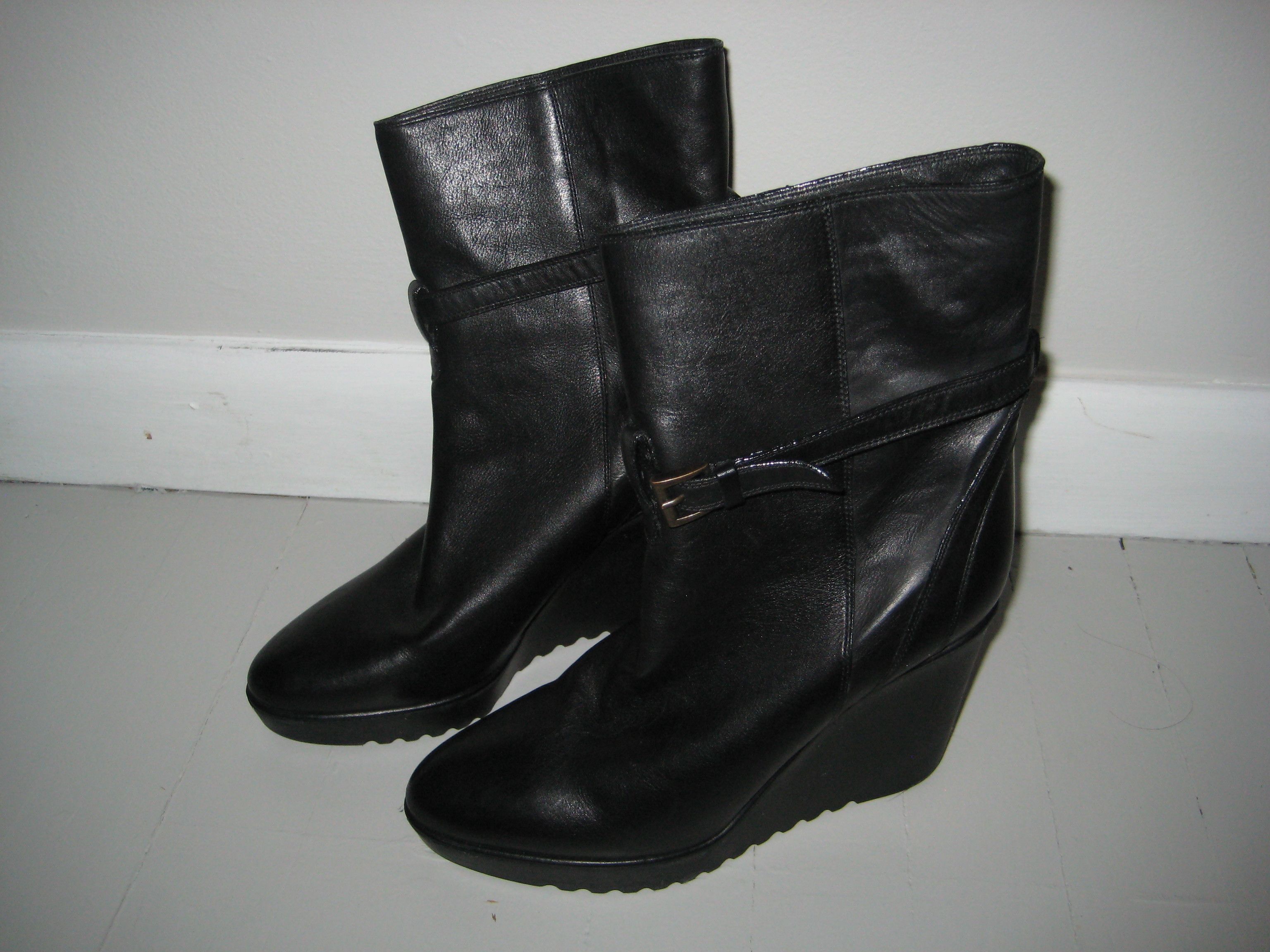 Chloe Chloe Black Leather Wedge Booties Size US 6.5 / IT 36.5 - 3 Thumbnail