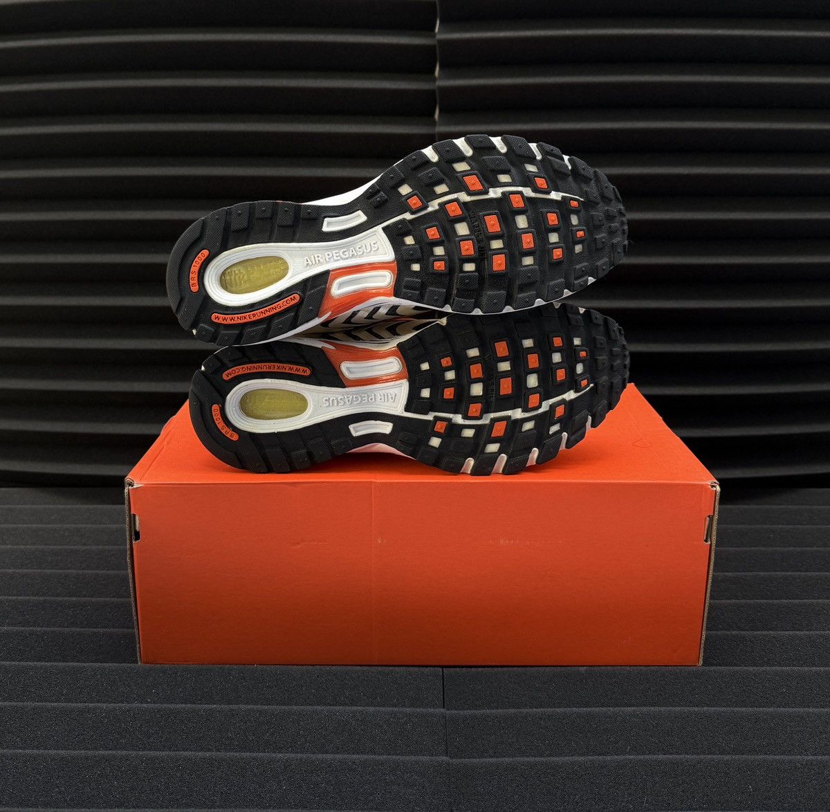 Nike Air Pegasus 2K5 OG 2005 Vintage Orange Running Shoes Rare Size US 10.5 / EU 43-44 - 9 Thumbnail