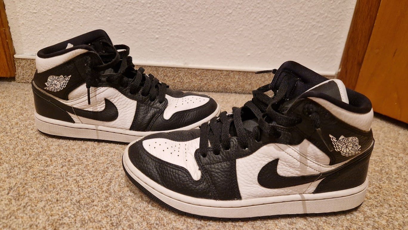 Jordan Brand Air Jordan 1 Mid Invert Black White Size US 9 / IT 39 - 3 Thumbnail