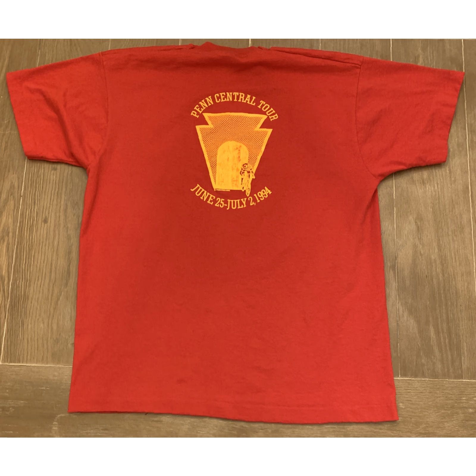 Penn VINTAGE Penn Central Bicycle Tour 1994 Wayfarers T Shirt Sz L Red Adults Mens Single Stitch Shirt 90s Size US L / EU 52-54 / 3 - 5 Thumbnail