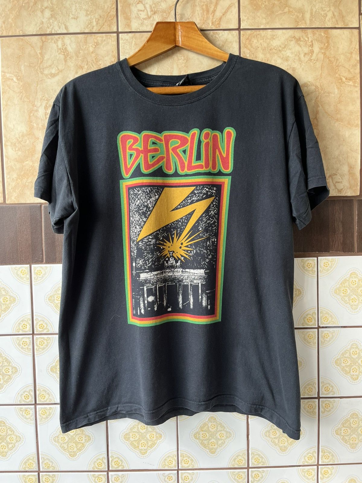 Band Tees Vintage Core tex records Bad Brains Berlin wall shirt Size US XL / EU 56 / 4 - 1 Thumbnail