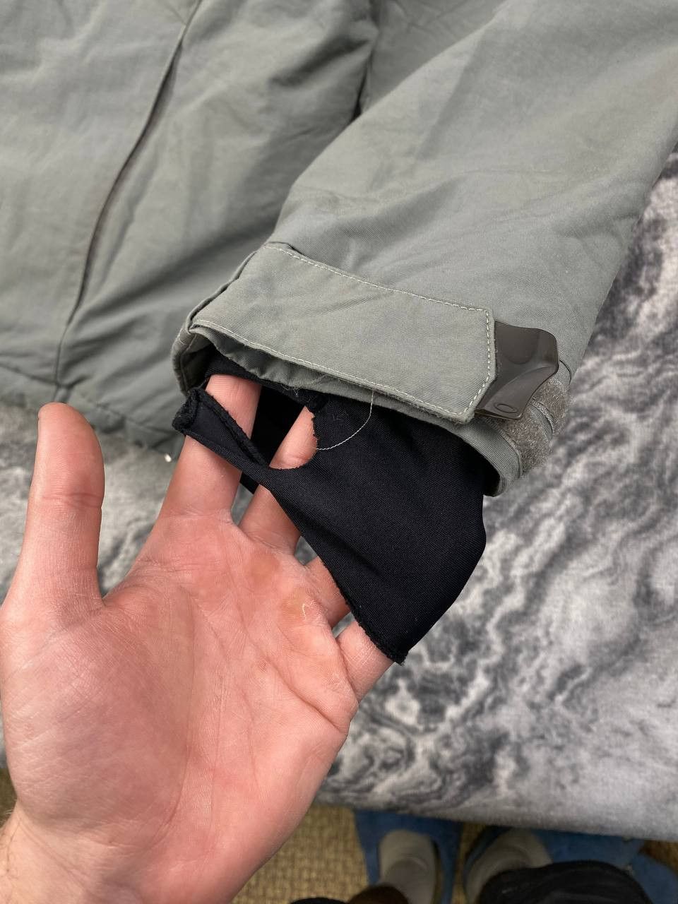 Oakley Vintage Oakley Ski Jacket Men Size XL Men Size XL Gray/ Red Size US XL / EU 56 / 4 - 5 Thumbnail