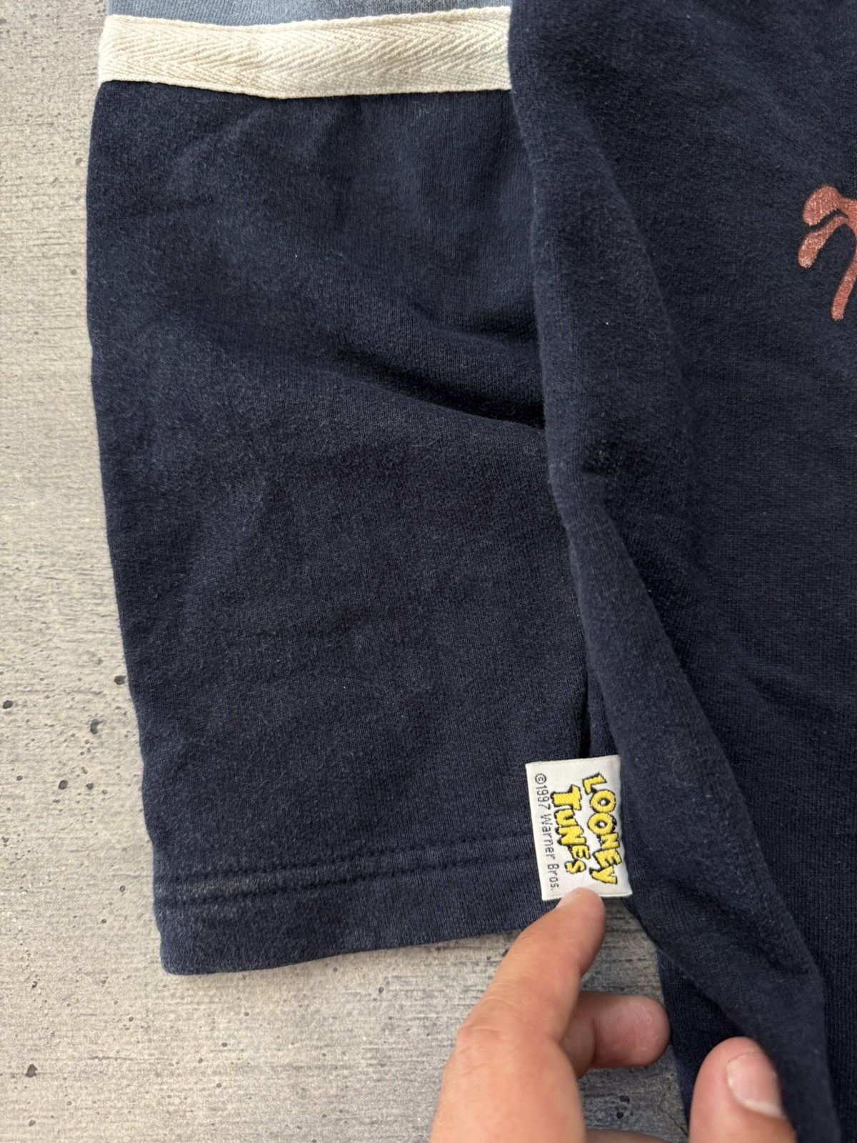 Disney Vintage 1997 Looney Tunes Taz long sleeve Sweatshirt Japan Size US S / EU 44-46 / 1 - 14 Thumbnail