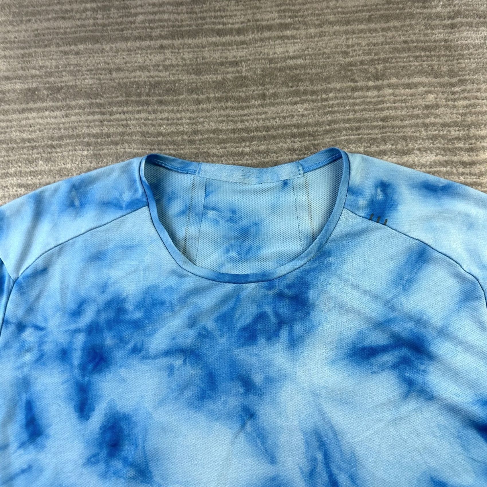 Lululemon Lululemon Shirt XL Blue Reflective Lightweight Short Sleeve Crew Neck Running Fast Free Shirt Mens Basic Activewear Size US XL / EU 56 / 4 - 3 Thumbnail