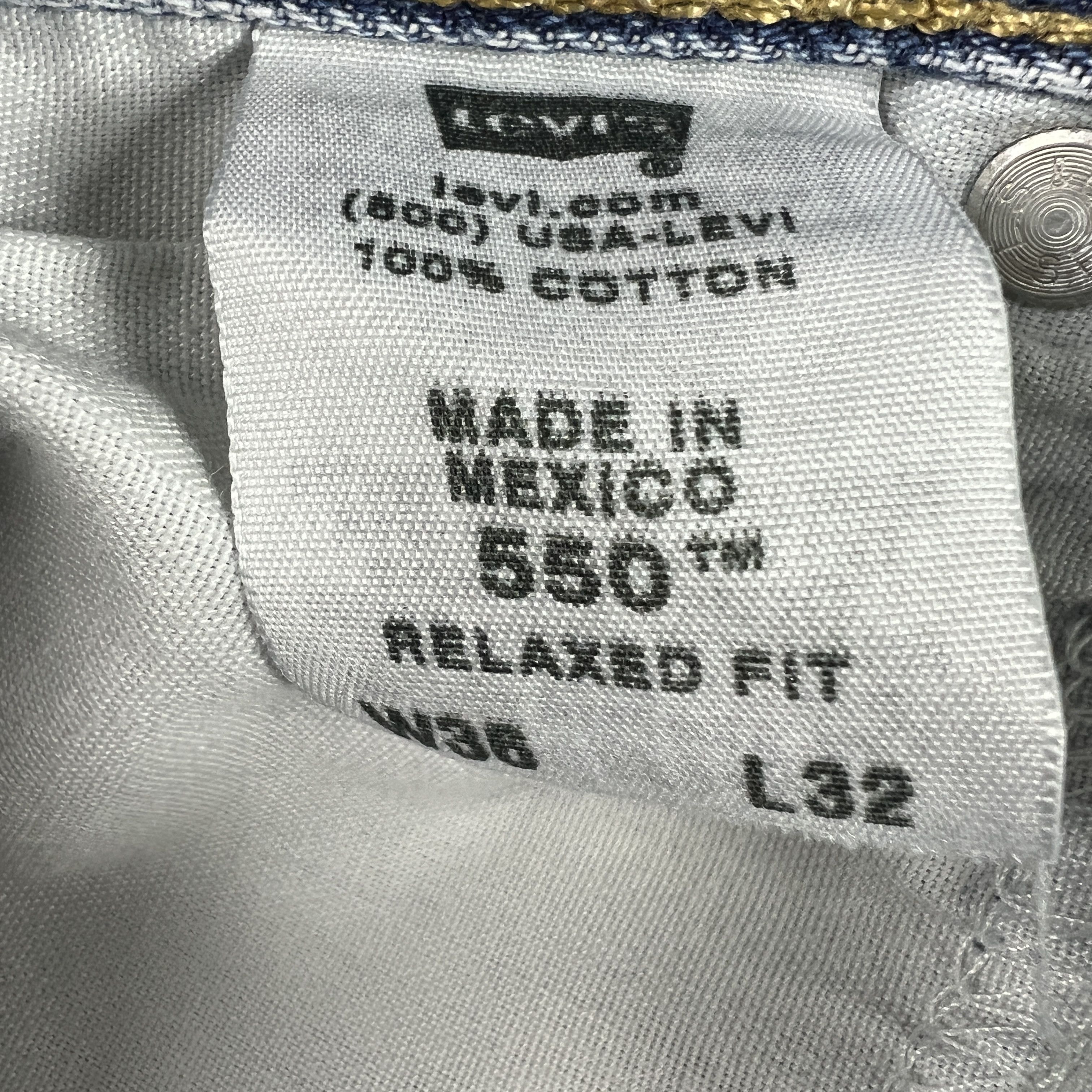 Y2K Levi's Jeans 550 Relaxed Blue Faded Thrashed Denim