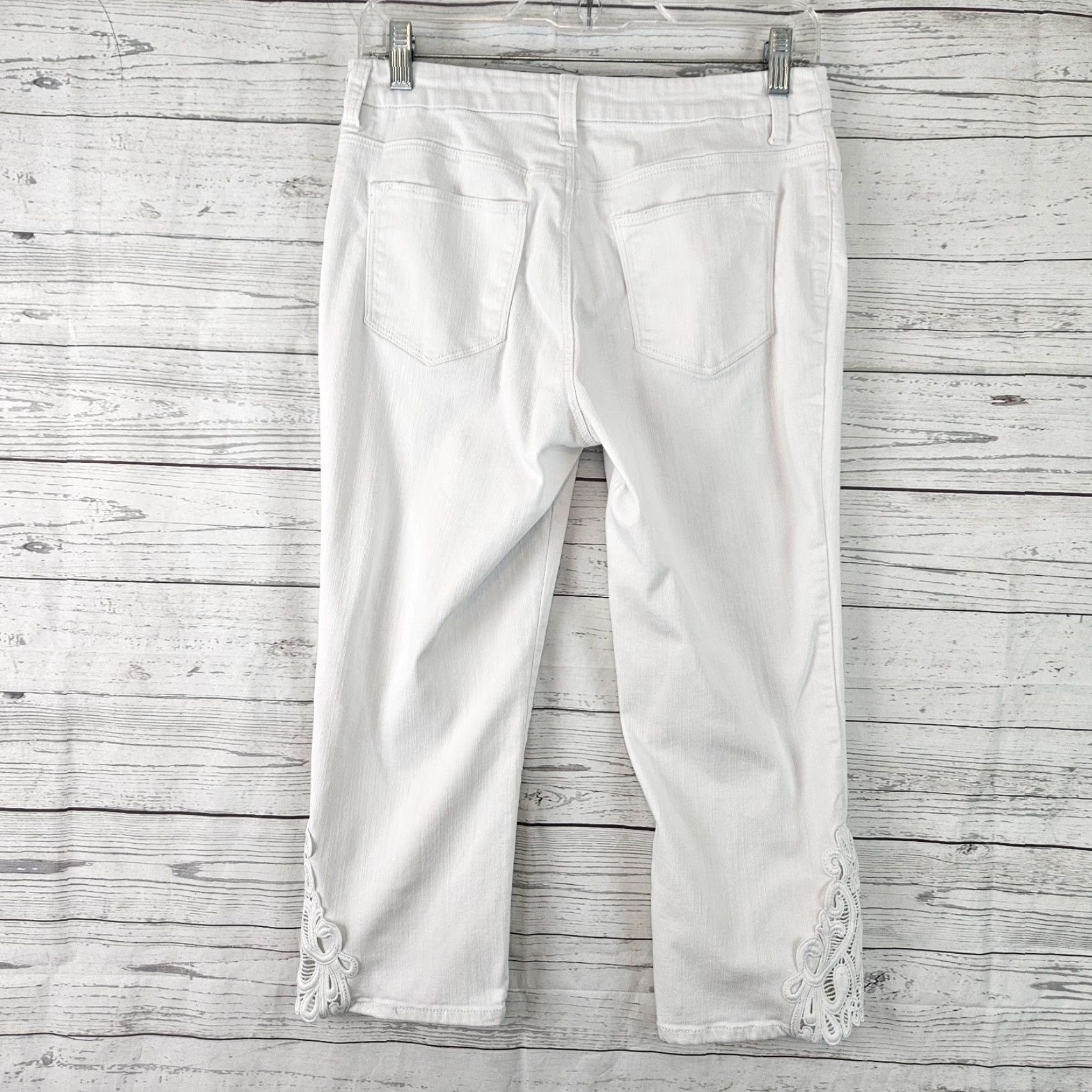 Vintage Chico's Womens Capri Jeans Sz 4 White Mid Rise Crochet Hem Cotton Blend Denim Capri Womens Jeans Capris 4 White Size 27" / US 4 / IT 40 - 4 Thumbnail