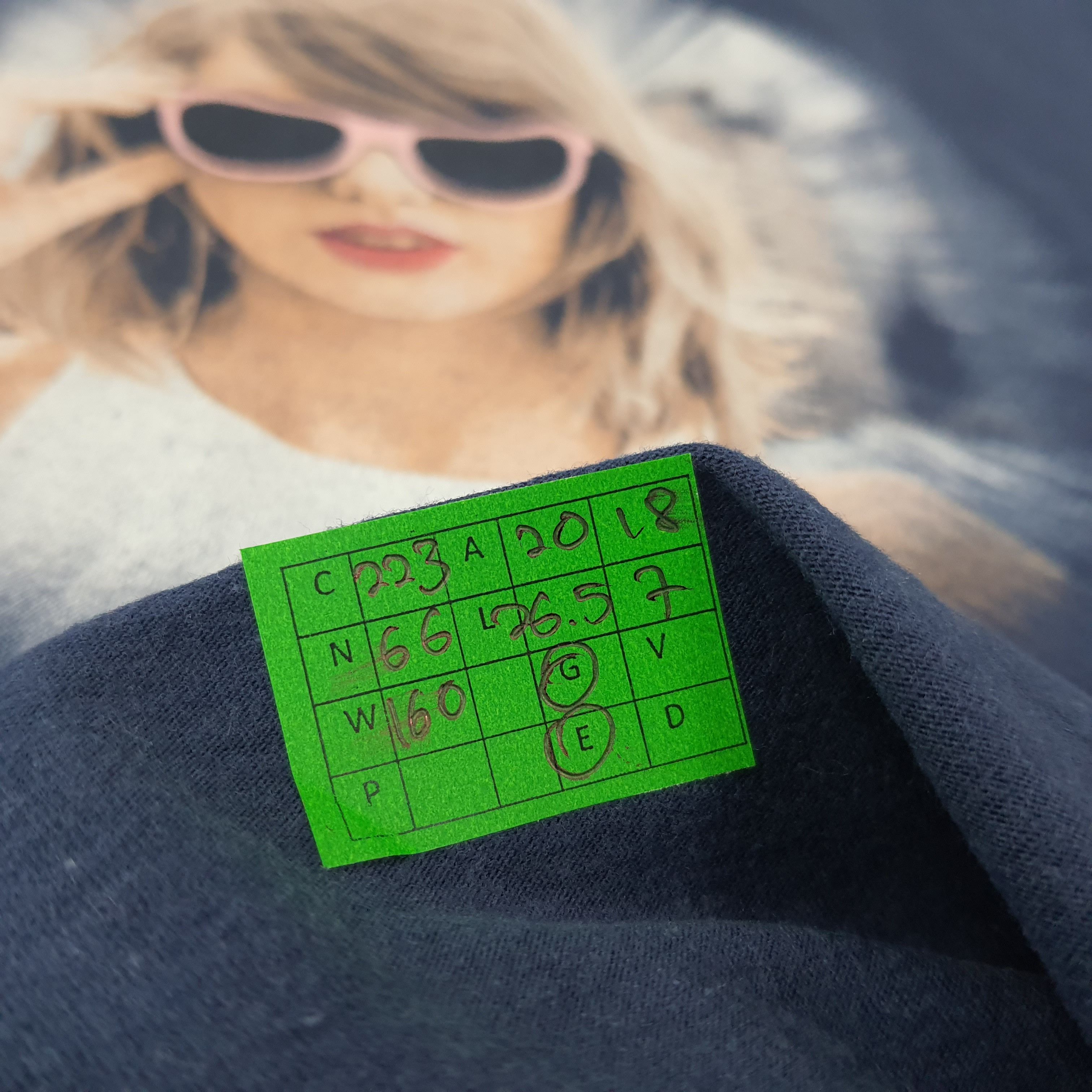 Band Tees Vintage Taylor Swift American Singer Tour Tshirt C223N66 Size US M / EU 48-50 / 2 - 8 Thumbnail