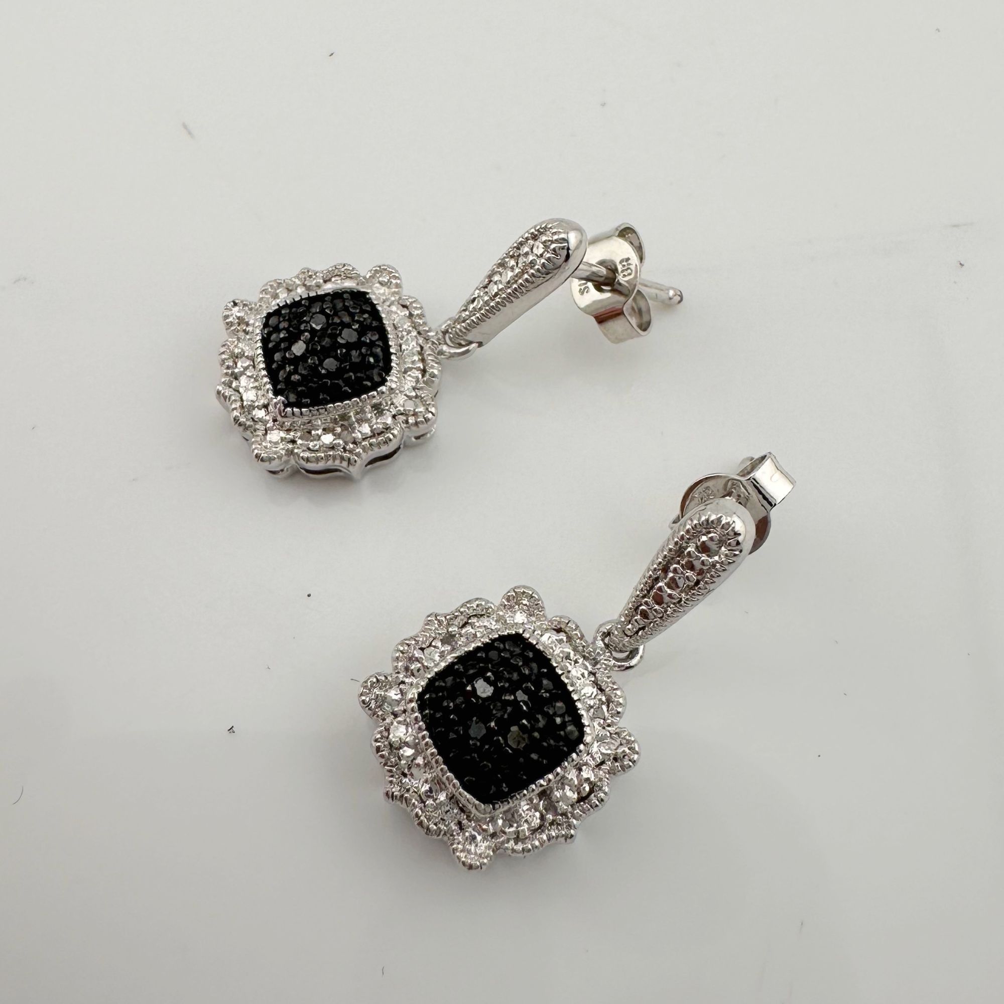 Other Elegant Black and White Diamond Cluster Dangle Earrings Size ONE SIZE - 6 Thumbnail