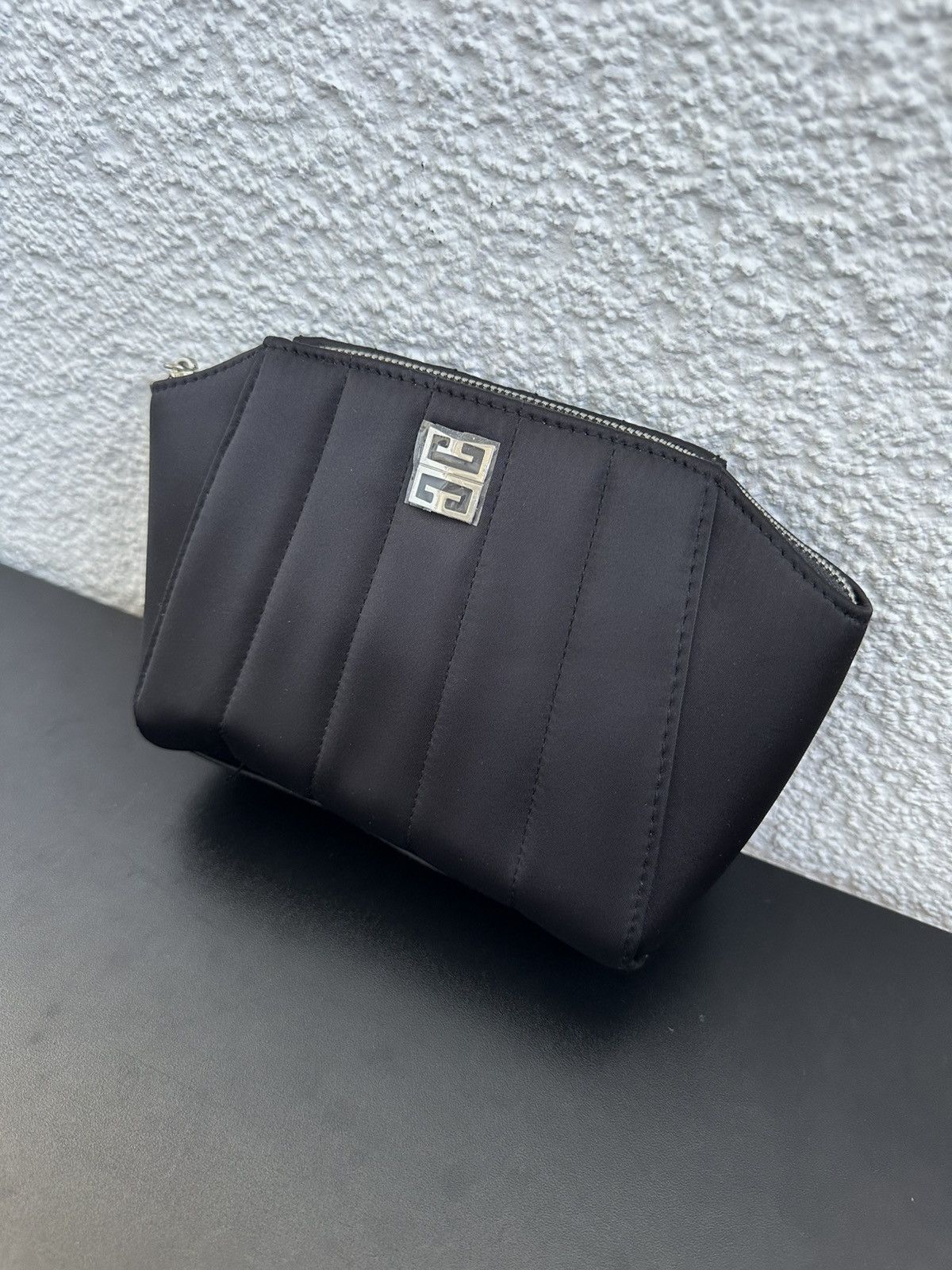 Designer × Givenchy Givenchy Beauty Bag Pouch New Size ONE SIZE - 2 Thumbnail
