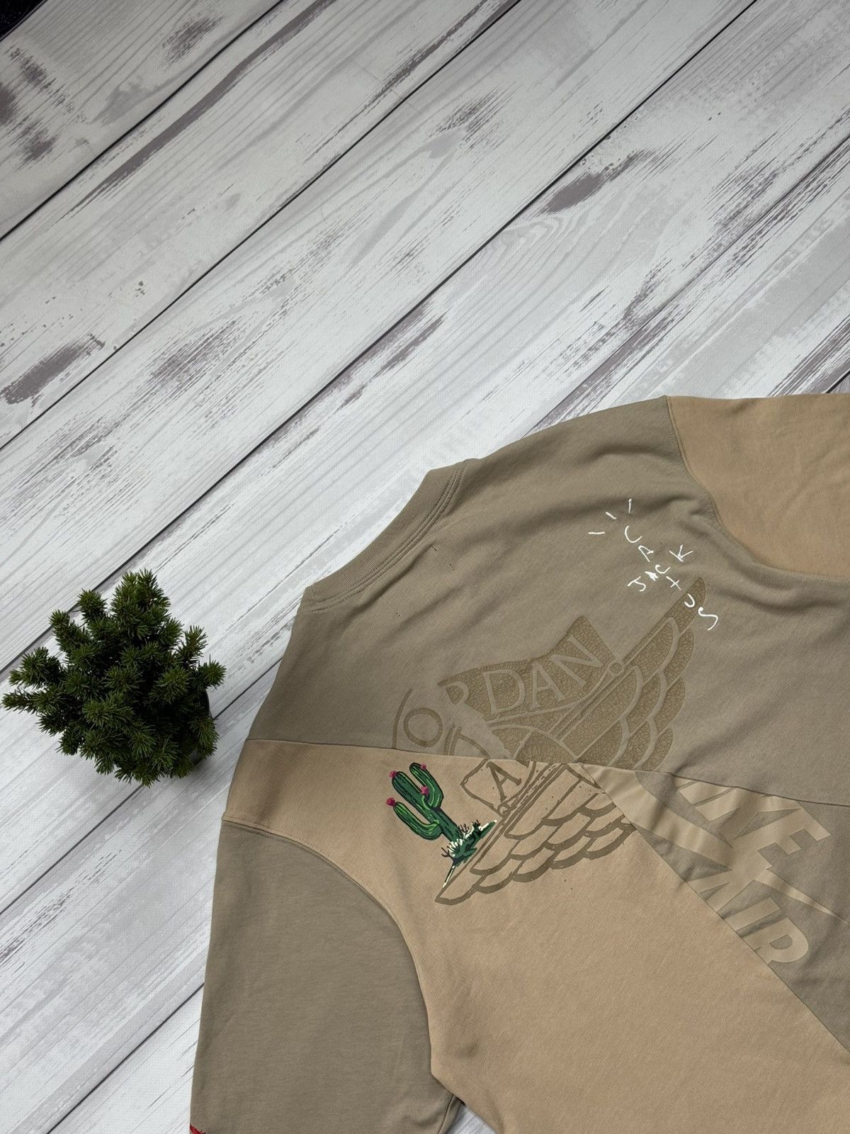 Nike × Travis Scott Travis Scott x Jordan Cactus Jack T-Shirt Beige Size US M / EU 48-50 / 2 - 7 Thumbnail