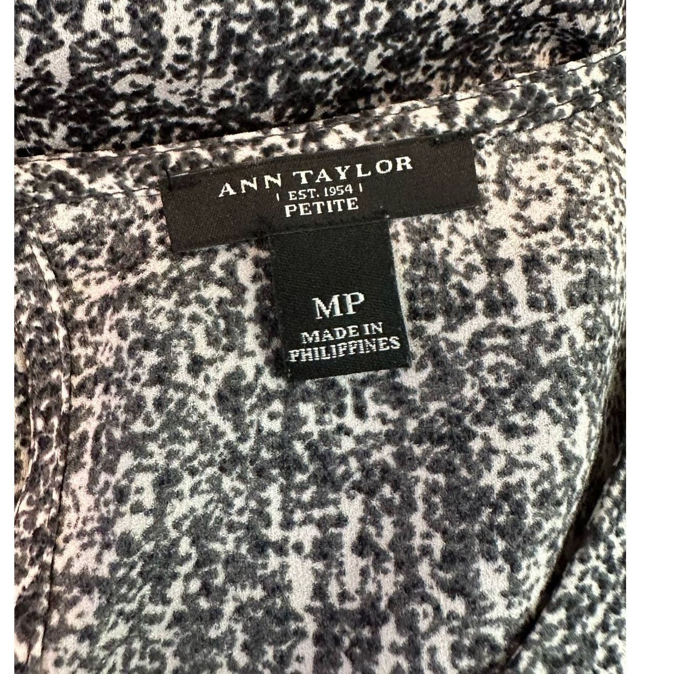 Ann Taylor Ann Taylor black gray printed long sleeves blouse size MP Size M / US 6-8 / IT 42-44 - 3 Thumbnail