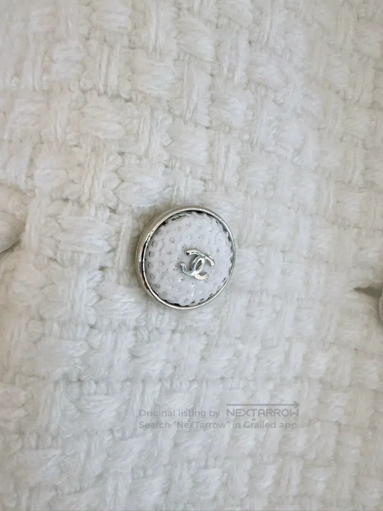 Chanel Chanel 21B Autumn and Winter Preview White Wafflog Jacket Size XXS / US 00 / IT 34 - 6 Thumbnail