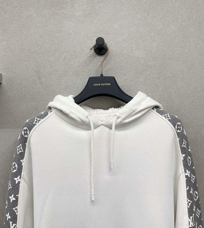 Louis Vuitton Louis Vuitton Color-block logo printed hooded sweatshirt Size US L / EU 52-54 / 3 - 4 Thumbnail