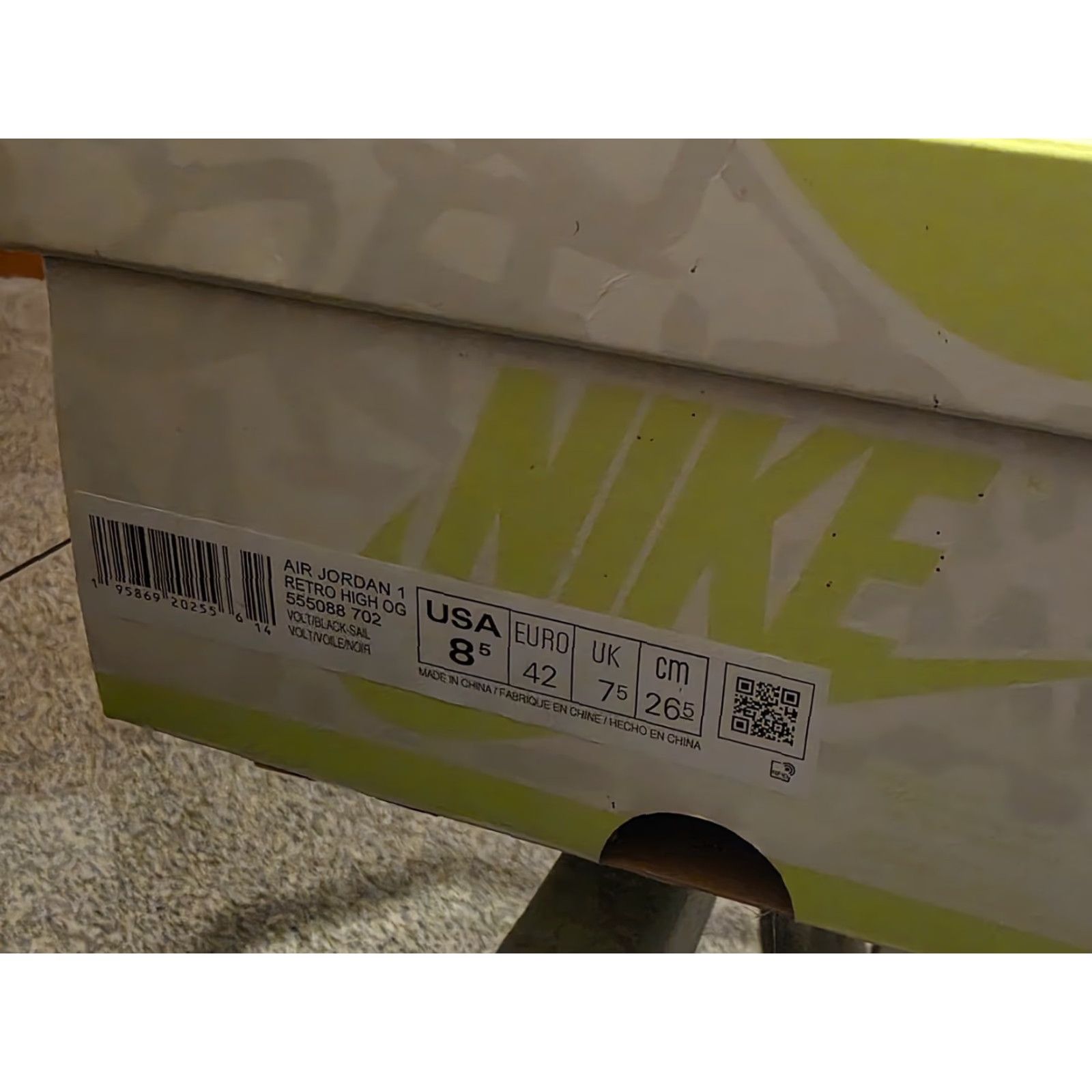 Jordan Brand Jordan 1 Retro High OG Visionaire Volt Black White 8.5M Sneaker Men Excellent Size US 9 / EU 42 - 5 Thumbnail