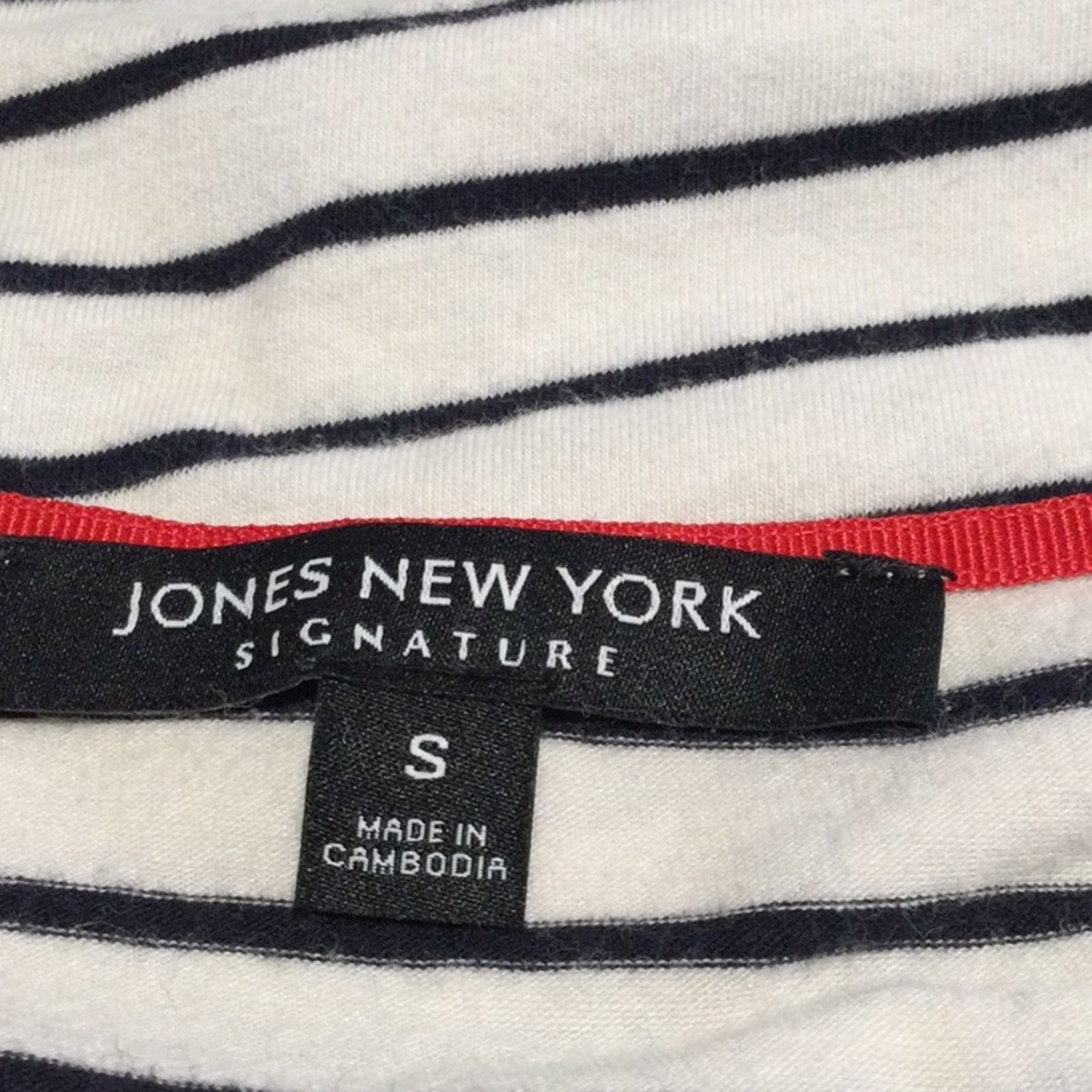 Jones New York Jones New York Signature Black/White Stripe V-neck Top Sz S Size S / US 4 / IT 40 - 11 Thumbnail