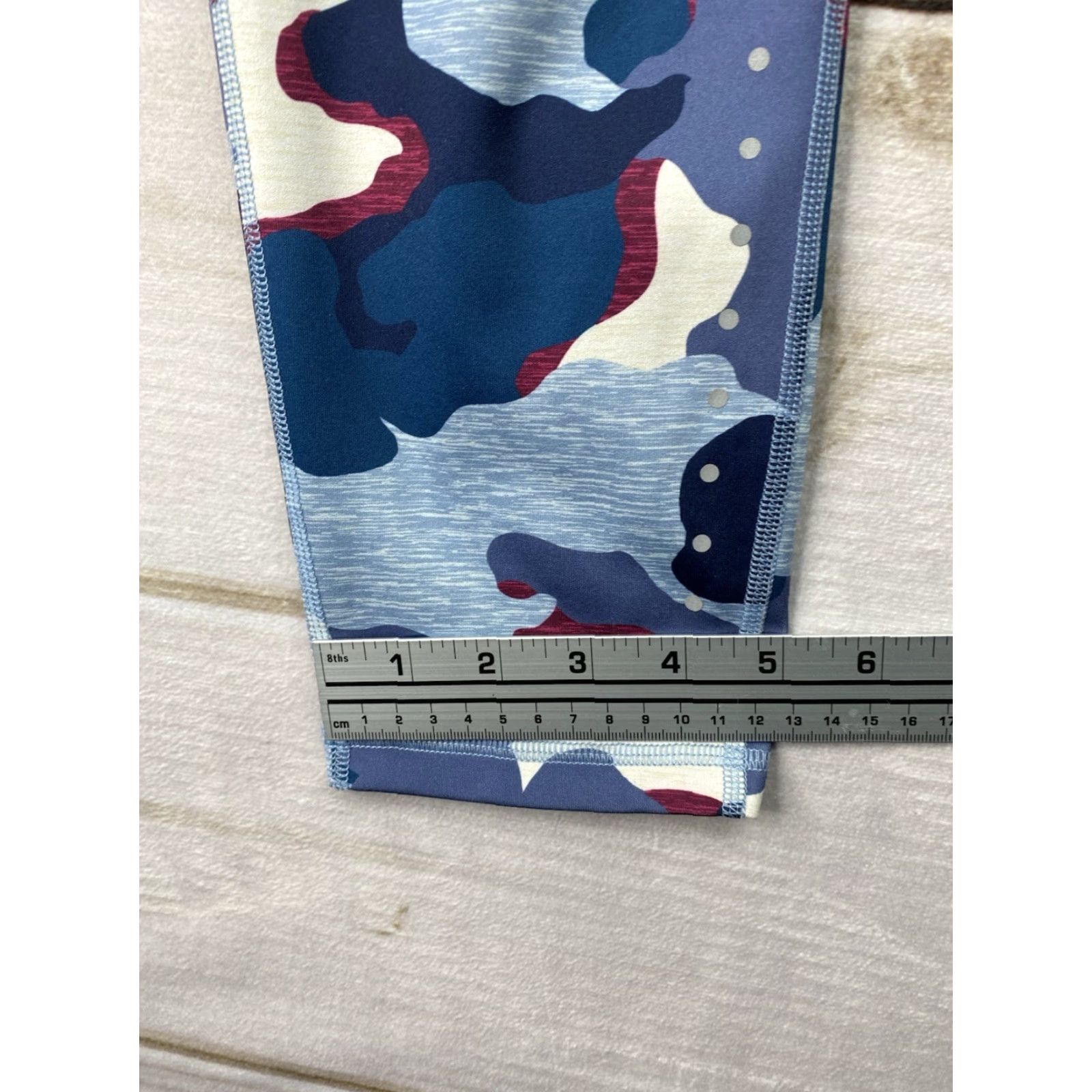 Old Navy Old Navy Womens Leggings XXL Multicolor Camo Floral Go Dry Pockets Pull On Gym Size 40" / US 18 - 4 Thumbnail