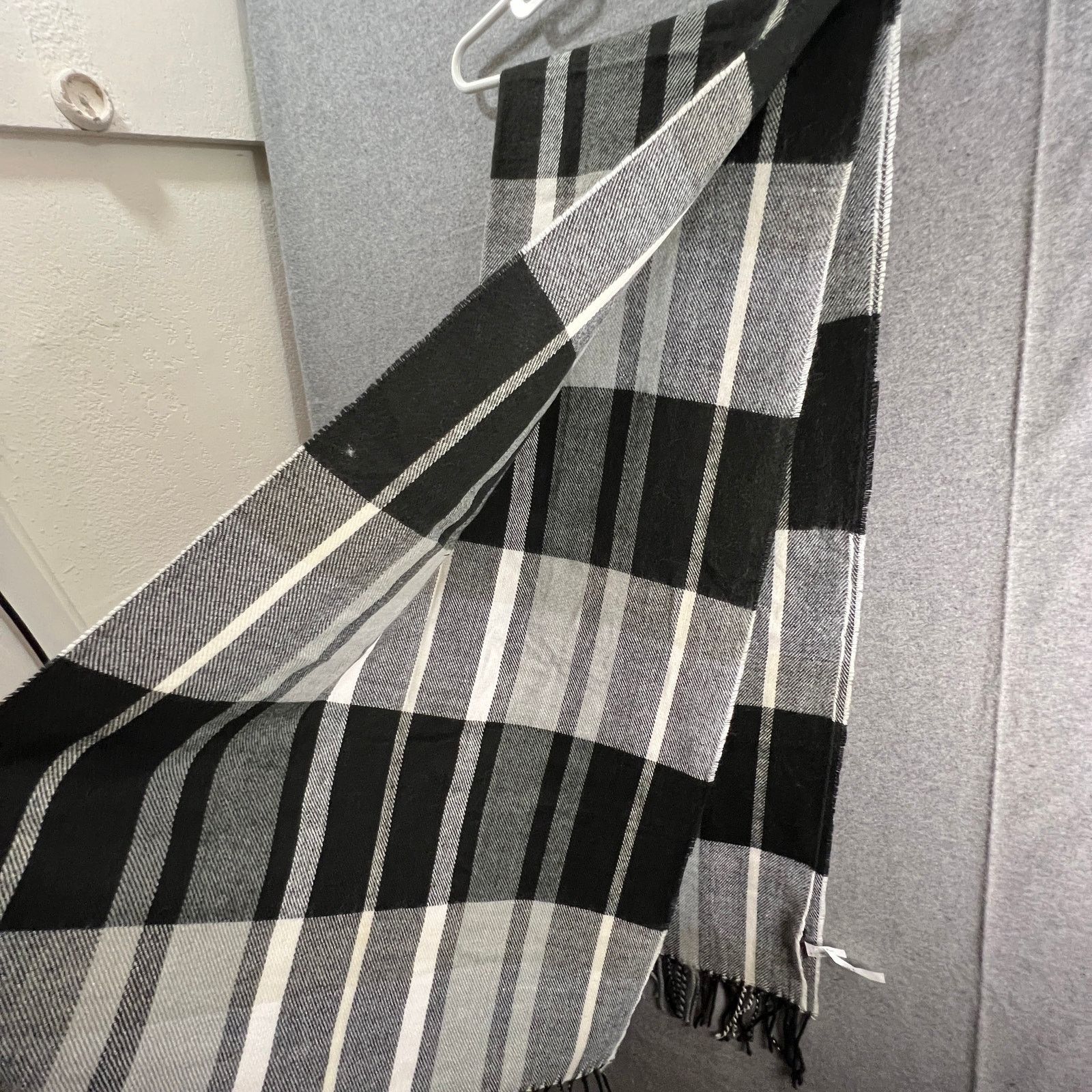 Banana Republic Banana Republic 100% ACRYLIC Women's Black Plaid Size ONE SIZE - 4 Thumbnail