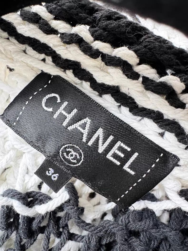 Chanel Chanel 22C Peace Pigeon Embroidery Black and White Mixed C Size XS / US 0-2 / IT 36-38 - 4 Thumbnail
