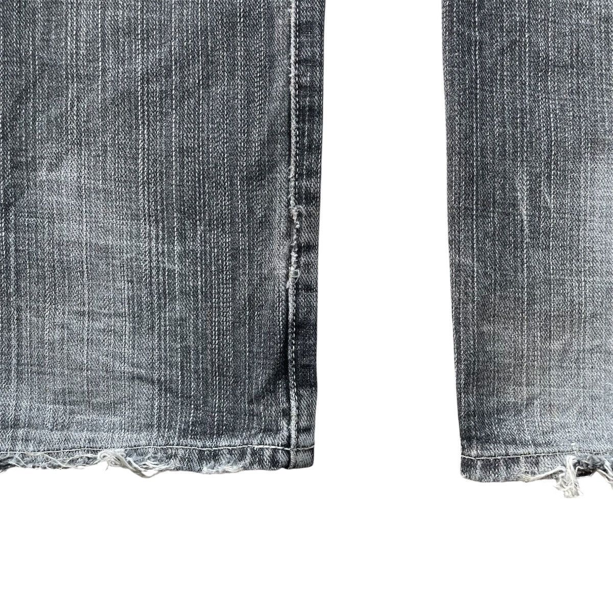 Uniqlo Vintage Uniqlo - Buckle Back Distressed Jeans Size US 30 / EU 46 - 15 Thumbnail