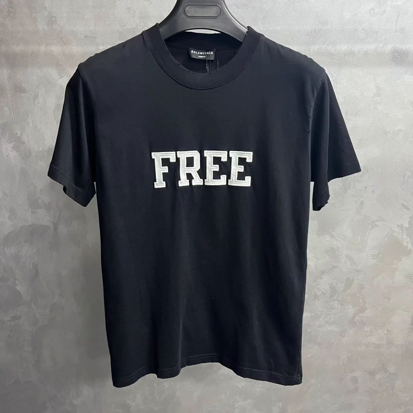Balenciaga Balenciaga Black Logo Print Crewneck Short-sleeve T-shirt Size US S / EU 44-46 / 1 - 1 Thumbnail