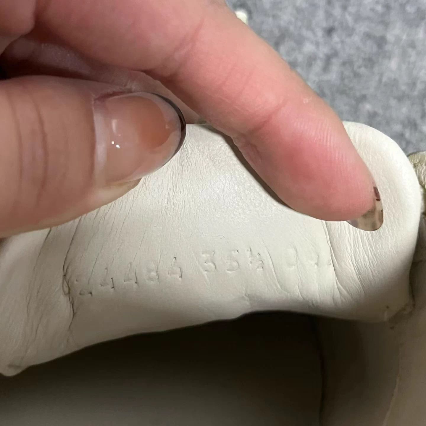 Gucci Gucci Bee Tennis Shoes - New Condition - Size 35.5 Size US 4.5 / IT 34.5 - 5 Thumbnail